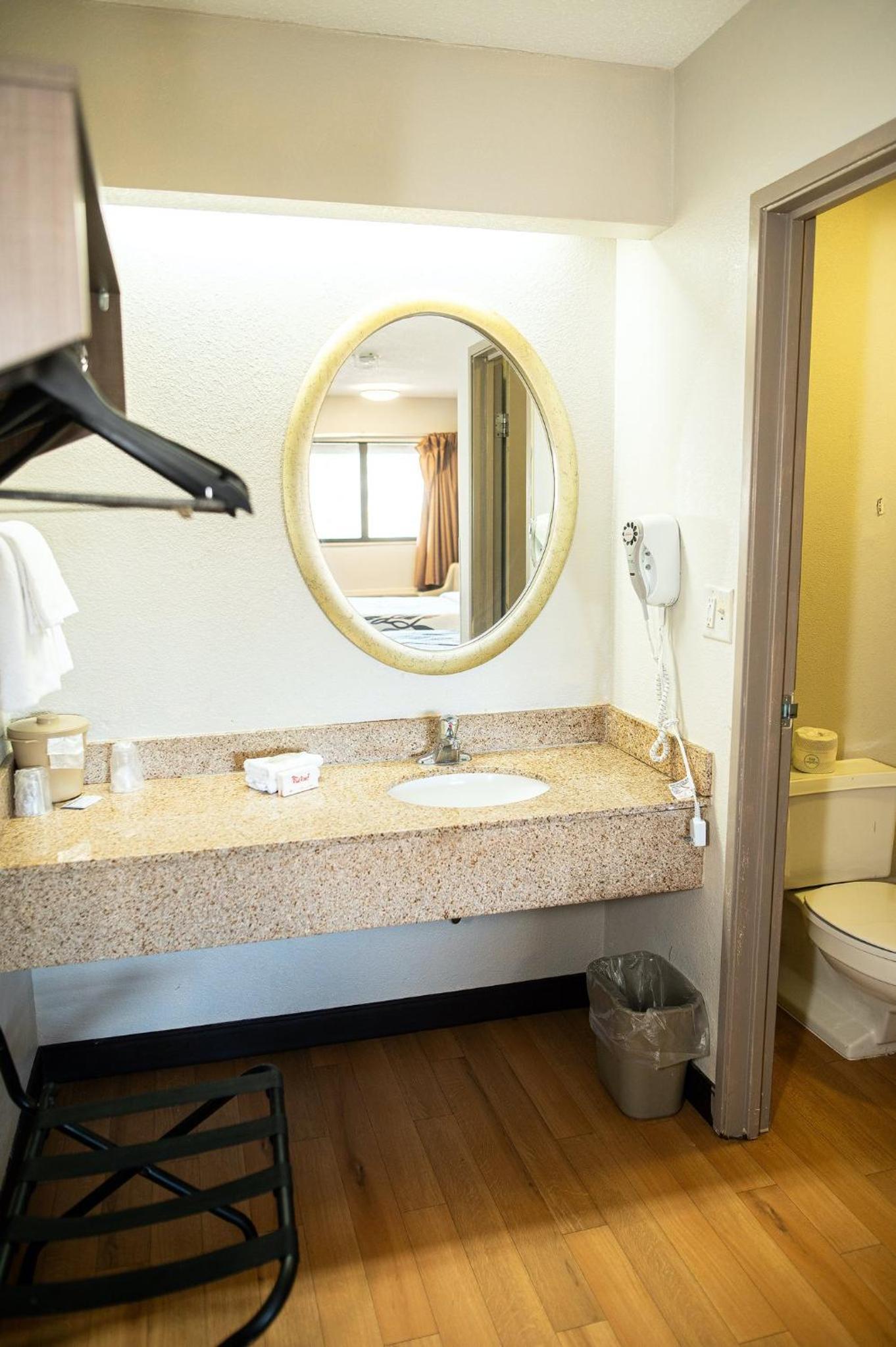 Red Roof Inn Rochester - Henrietta photo 9