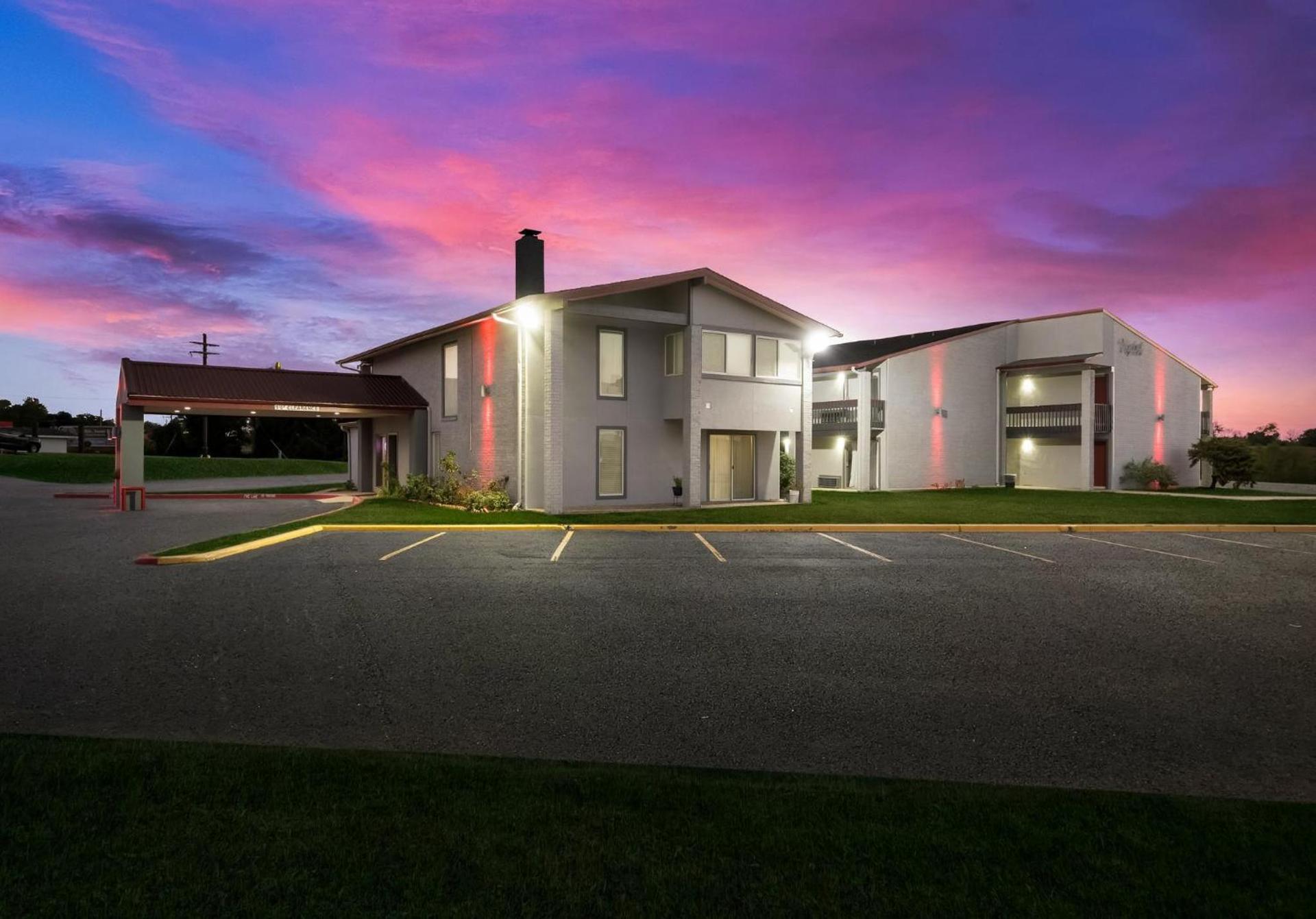 Red Roof Inn Madisonville photo 9