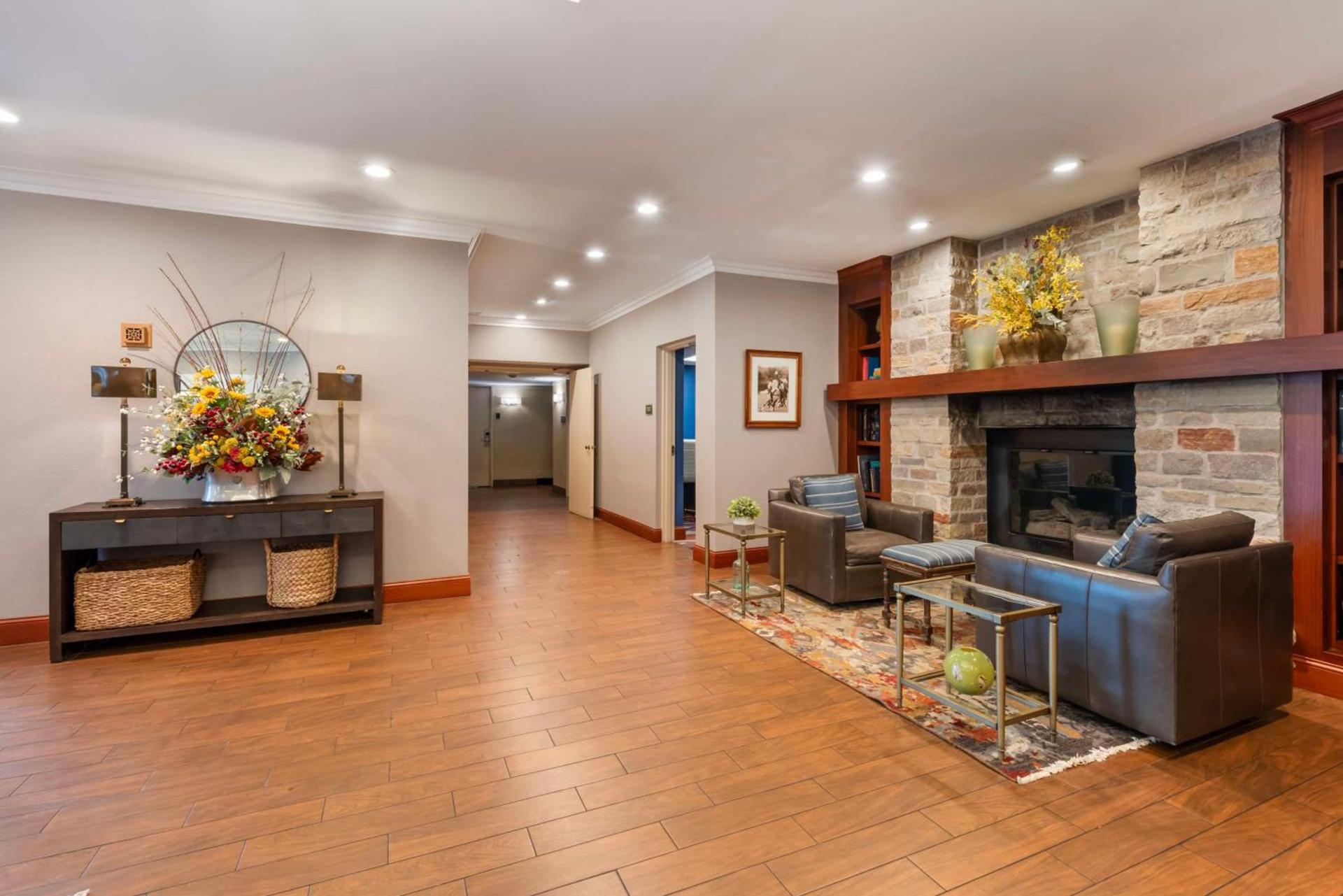 Best Western Plus White Bear Country Inn photo 7