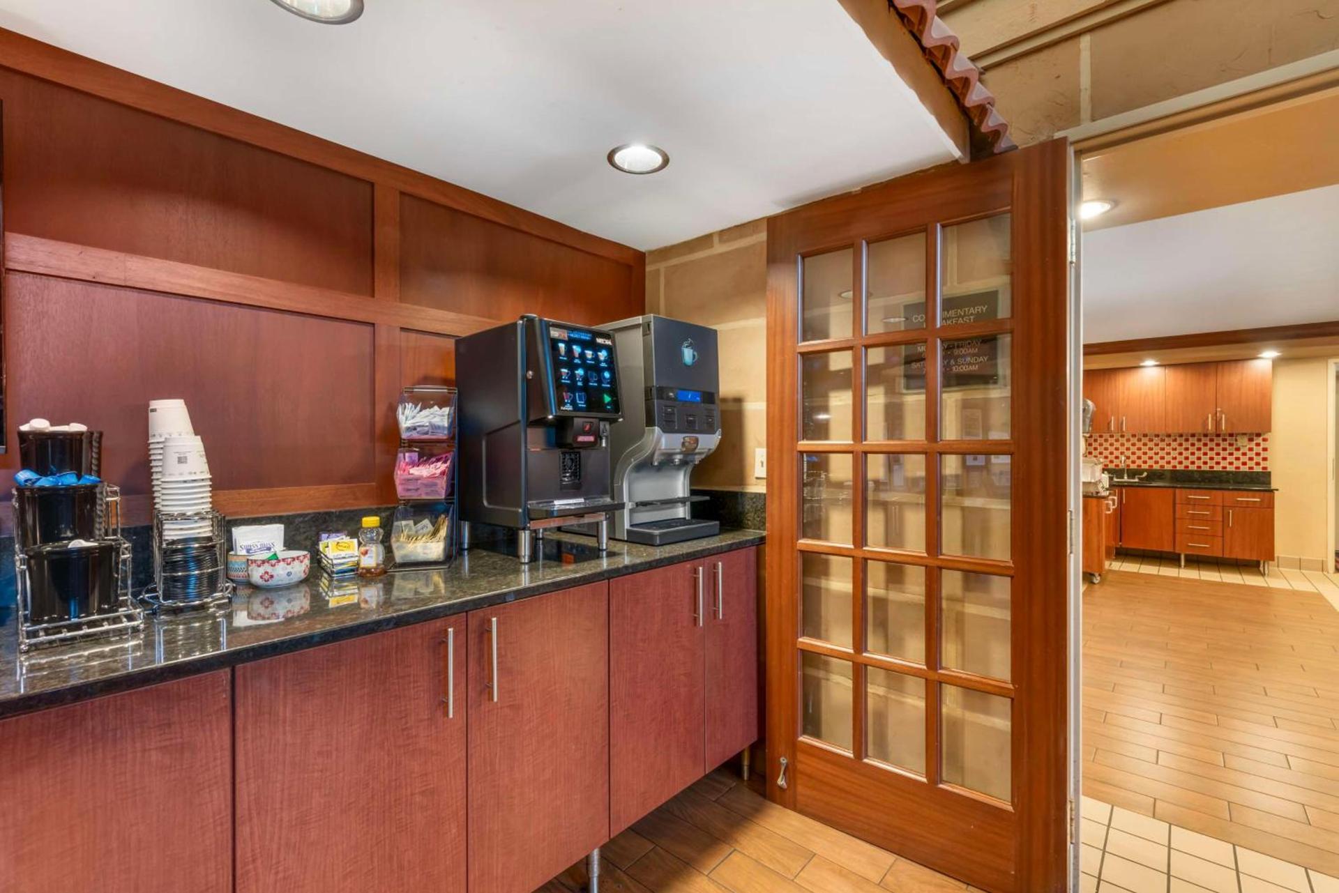 Best Western Plus White Bear Country Inn photo 41