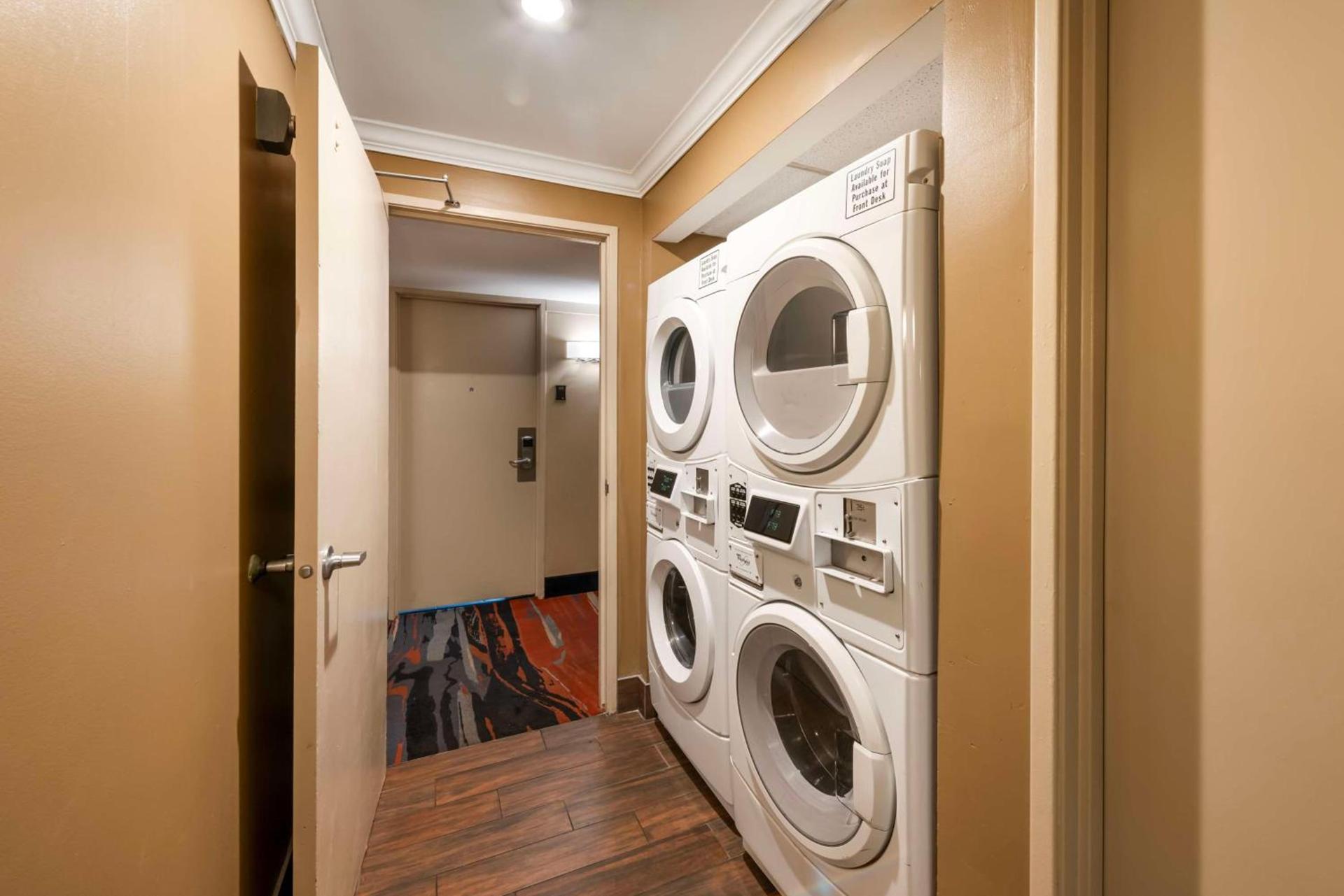 Best Western Plus White Bear Country Inn photo 4