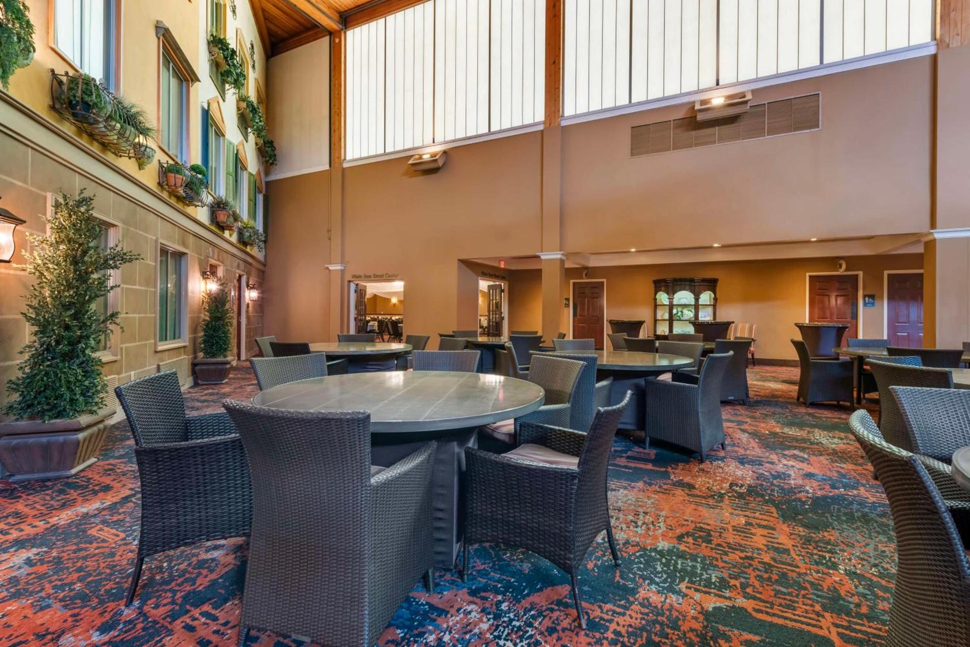 Best Western Plus White Bear Country Inn photo 43