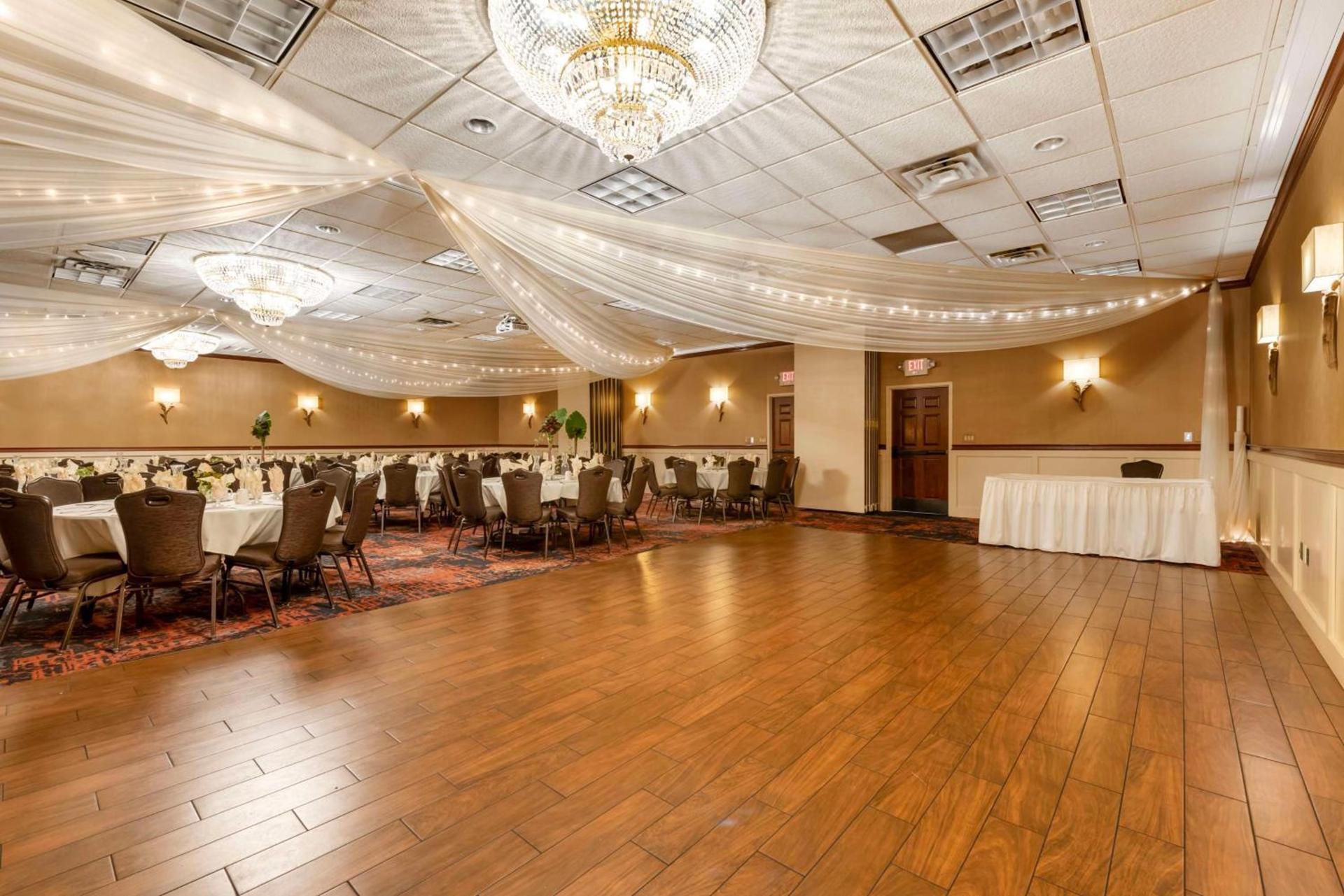 Best Western Plus White Bear Country Inn photo 5