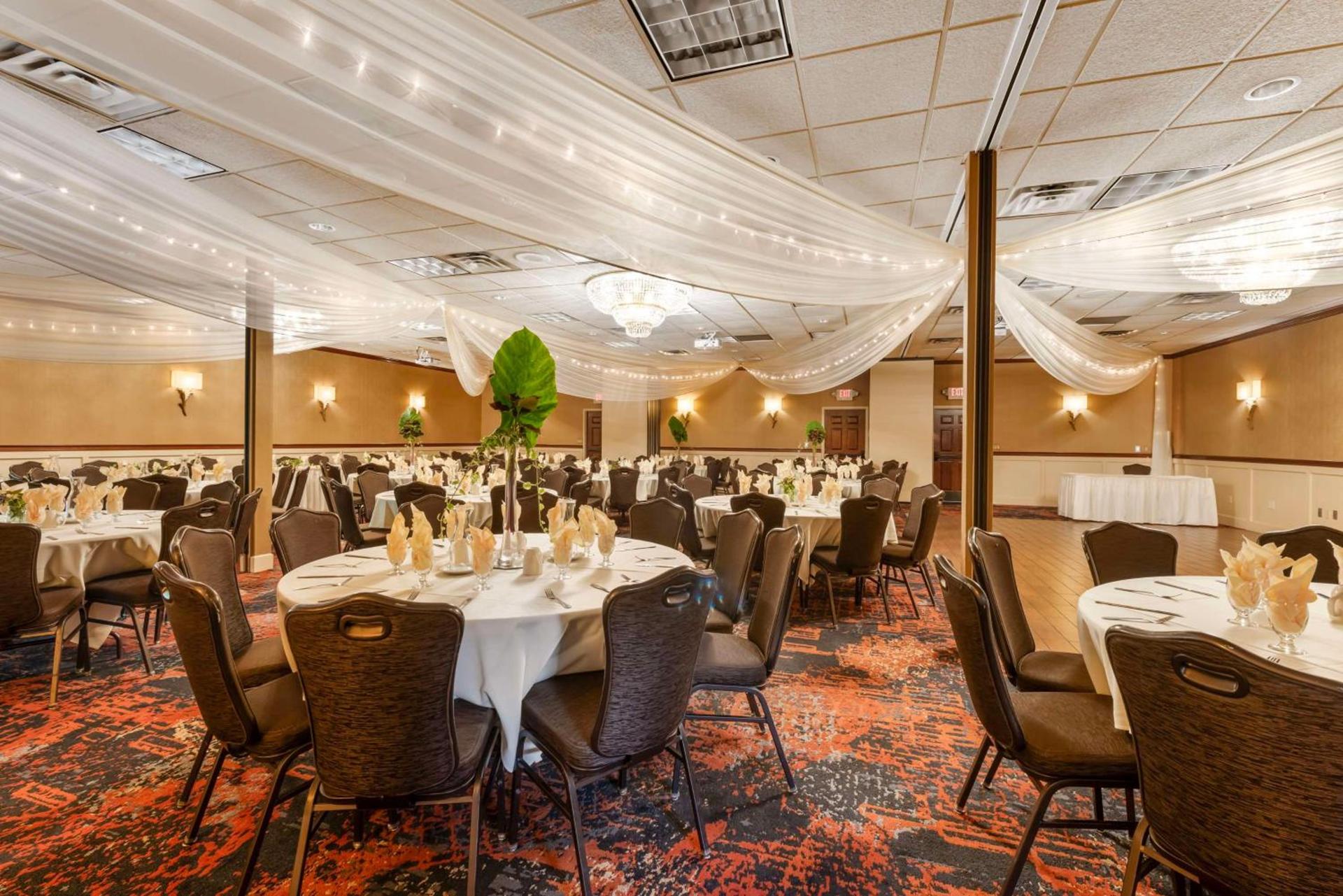 Best Western Plus White Bear Country Inn photo 42