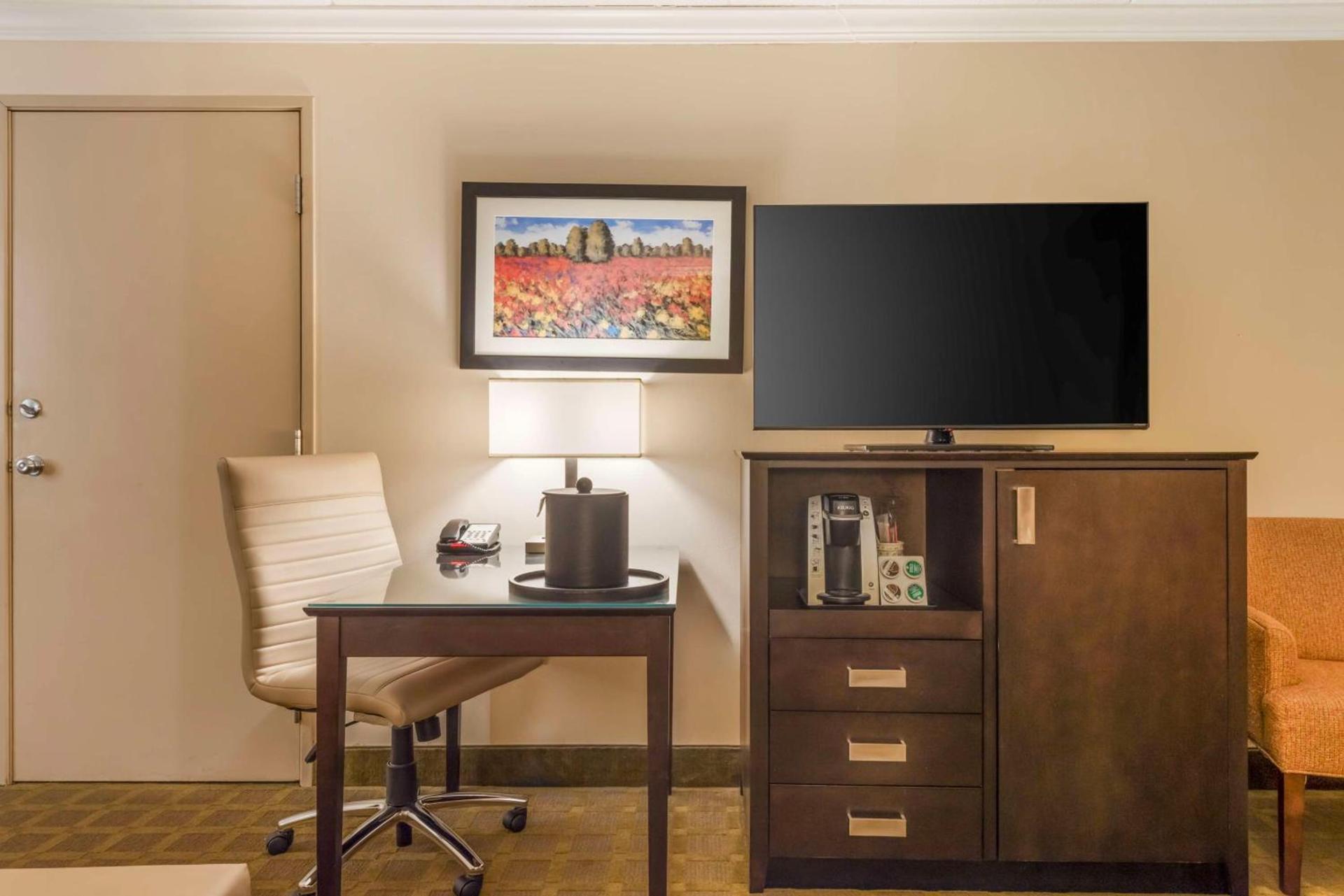 Best Western Plus White Bear Country Inn photo 10