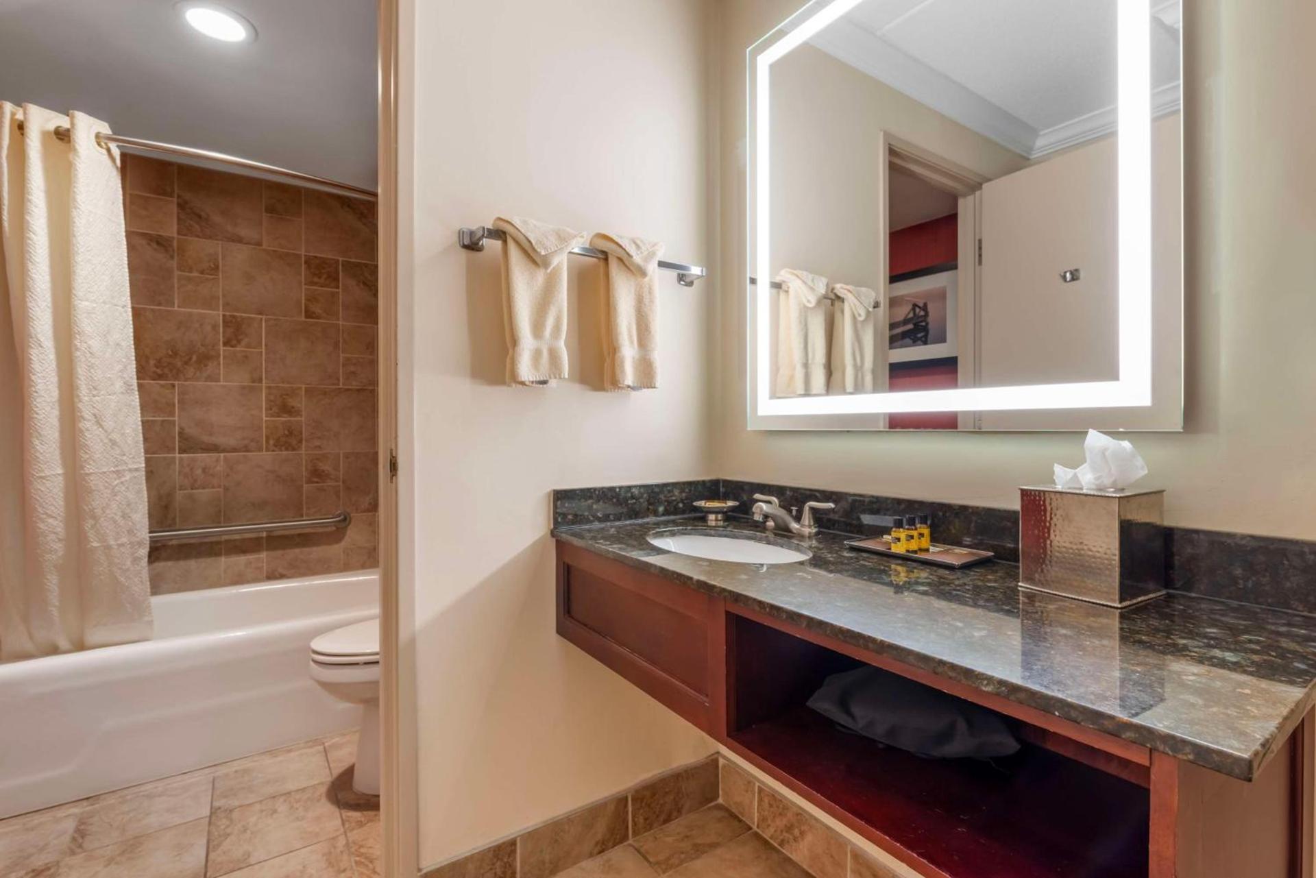 Best Western Plus White Bear Country Inn photo 30