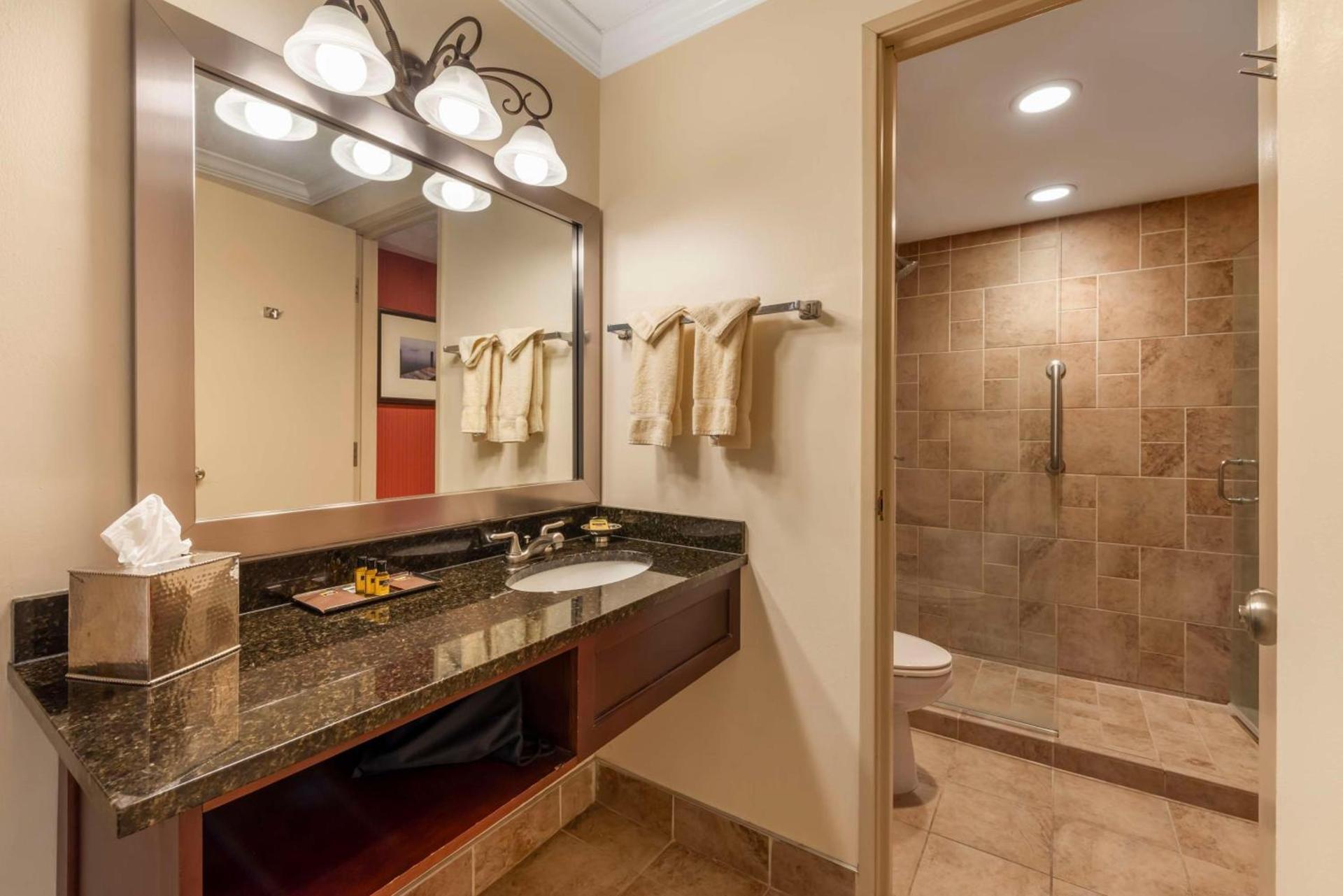 Best Western Plus White Bear Country Inn photo 32