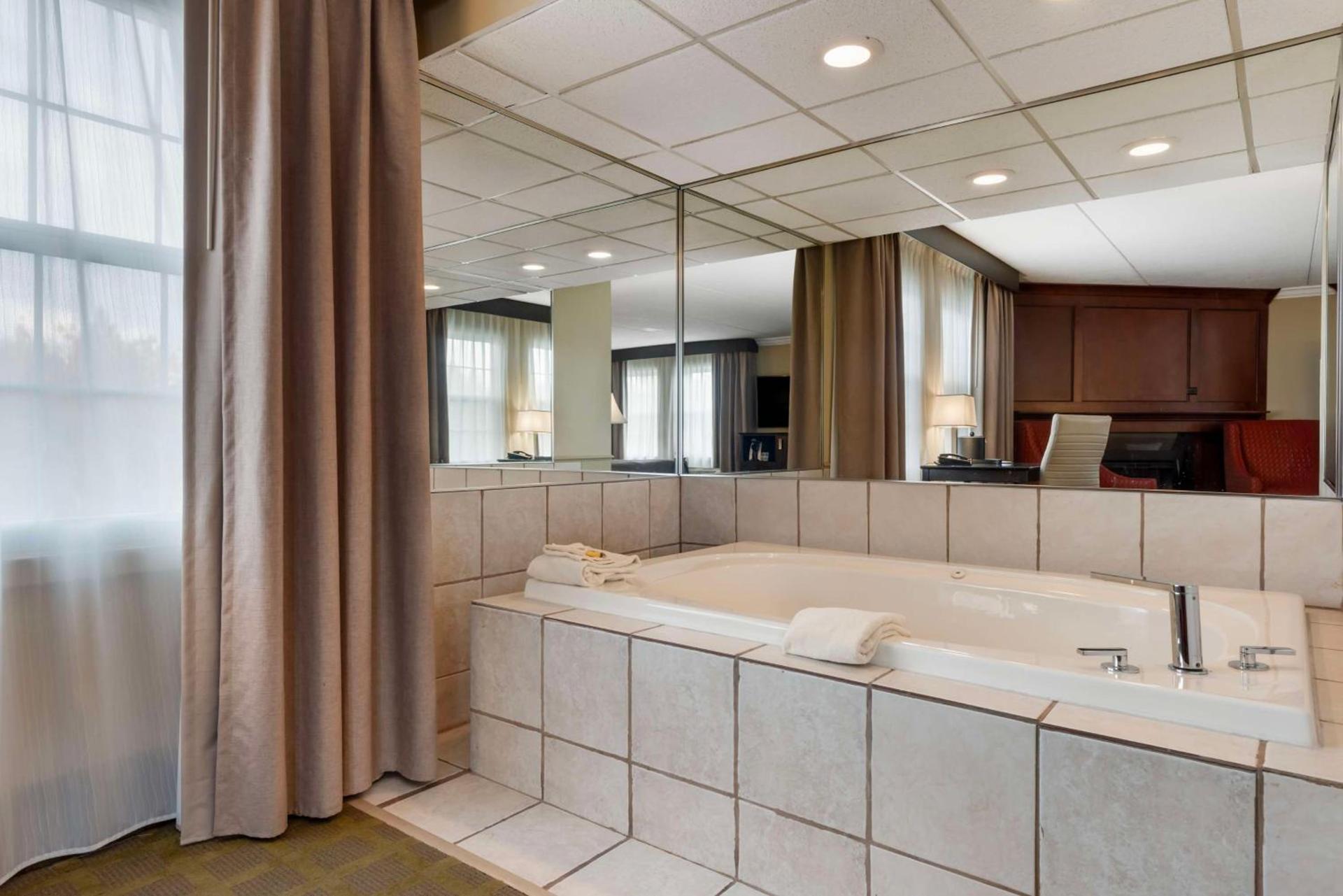 Best Western Plus White Bear Country Inn photo 17
