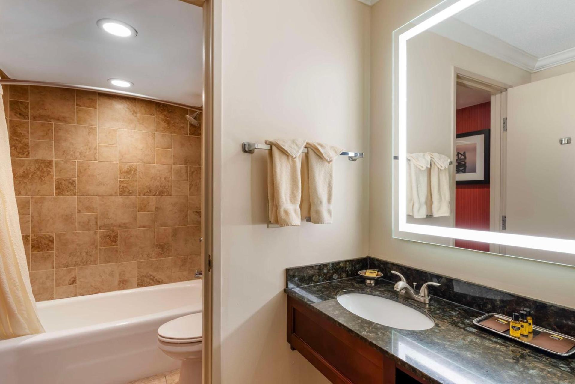 Best Western Plus White Bear Country Inn photo 35