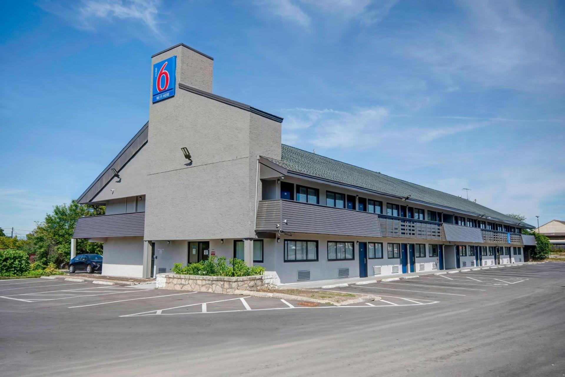 Motel 6 Columbus OH - OSU North photo 4
