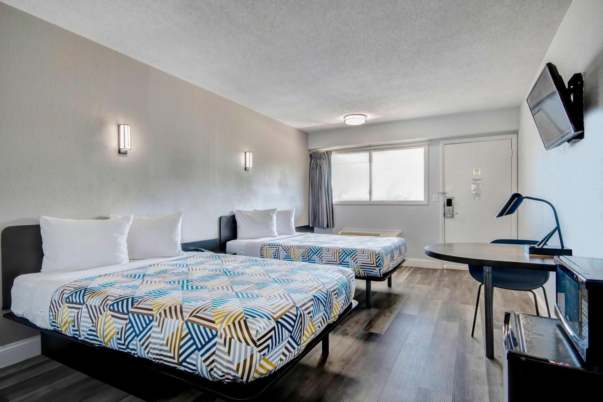 Motel 6 Columbus OH - OSU North photo 9