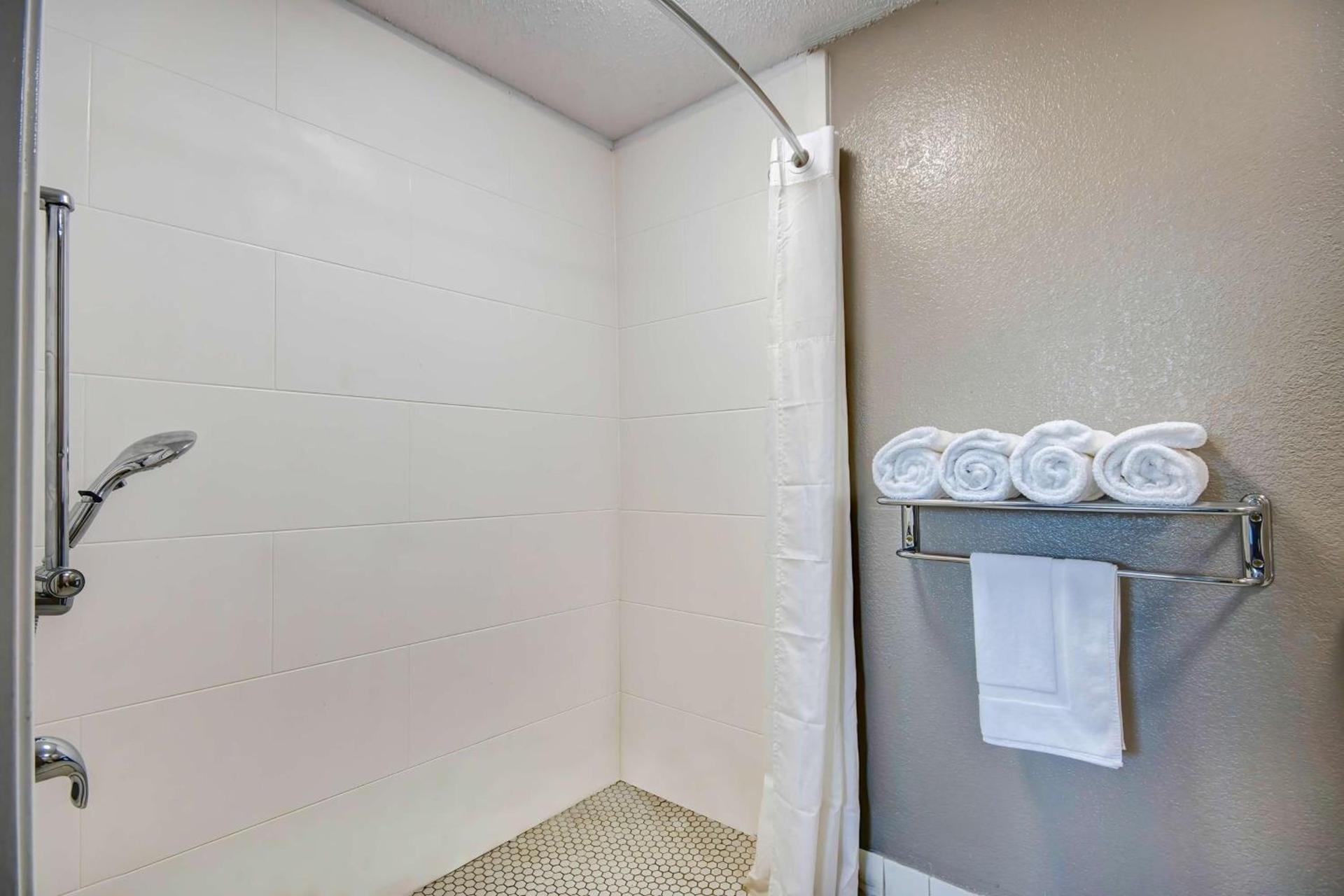Motel 6 Columbus OH - OSU North photo 13