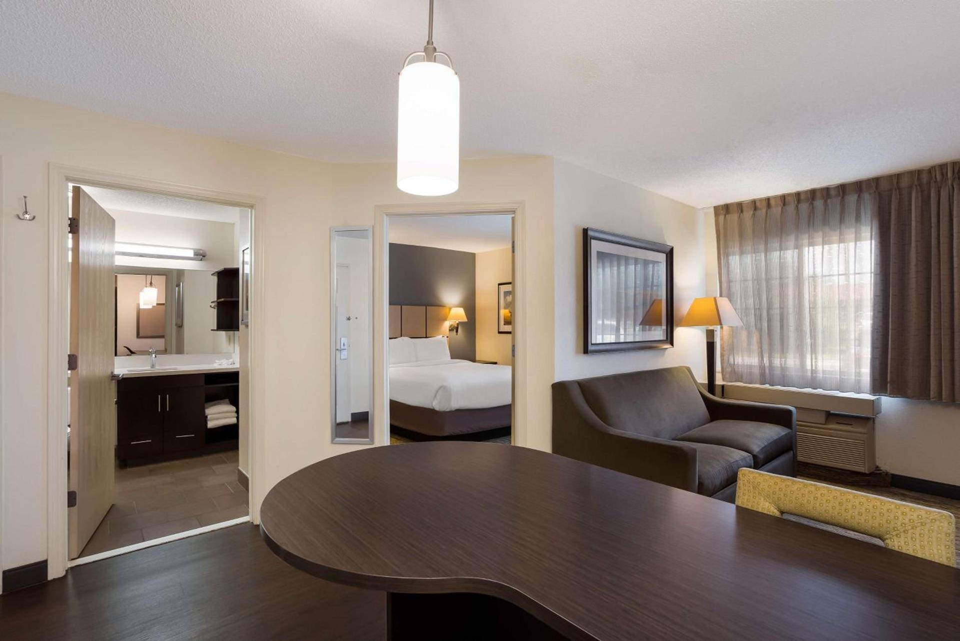 Sonesta Simply Suites Des Moines photo 10