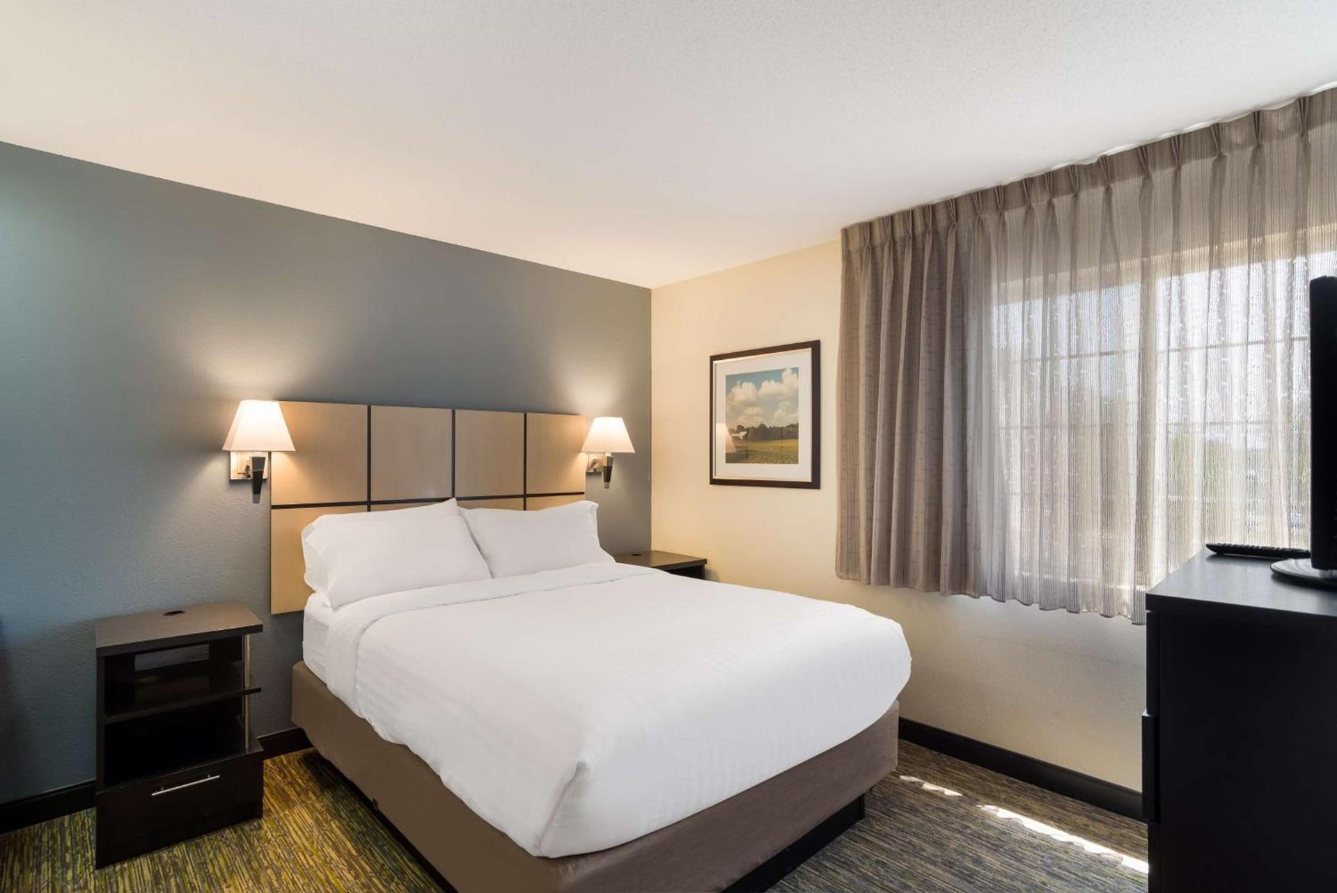 Sonesta Simply Suites Des Moines photo 14