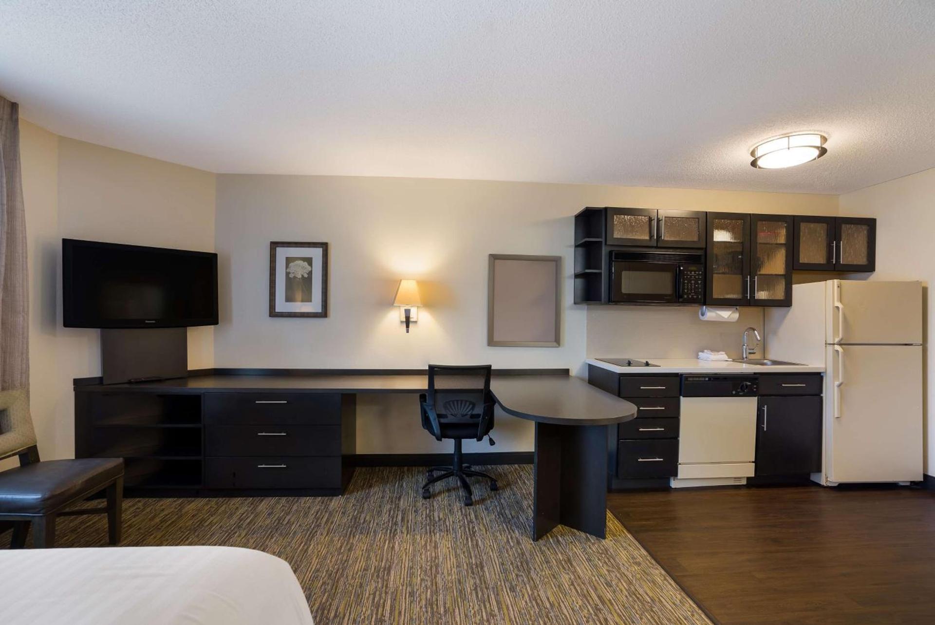 Sonesta Simply Suites Des Moines photo 23