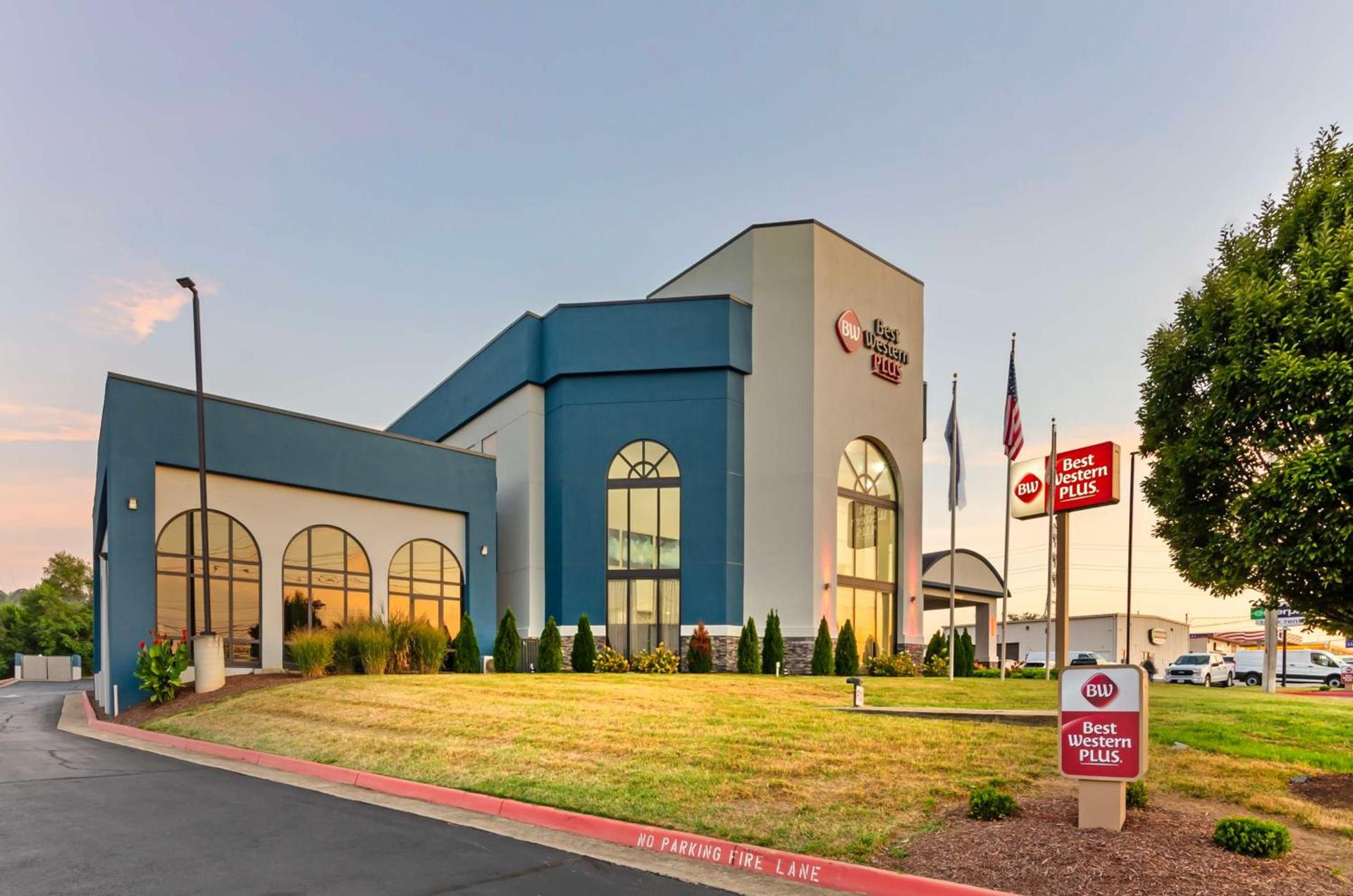 Best Western Plus Harrisonburg photo 2