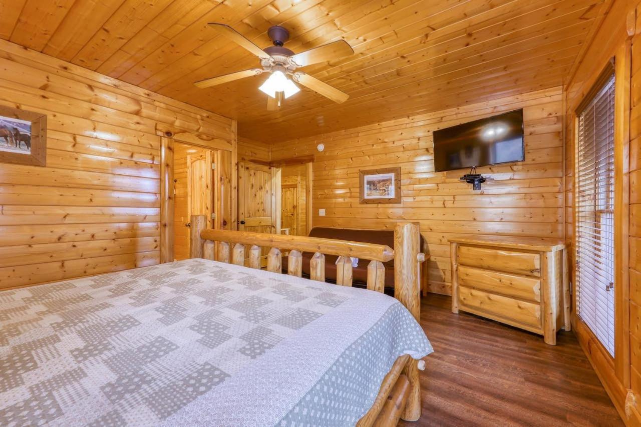 Black Bear Ridge Resort: Valhalla Manor by DC photo 5