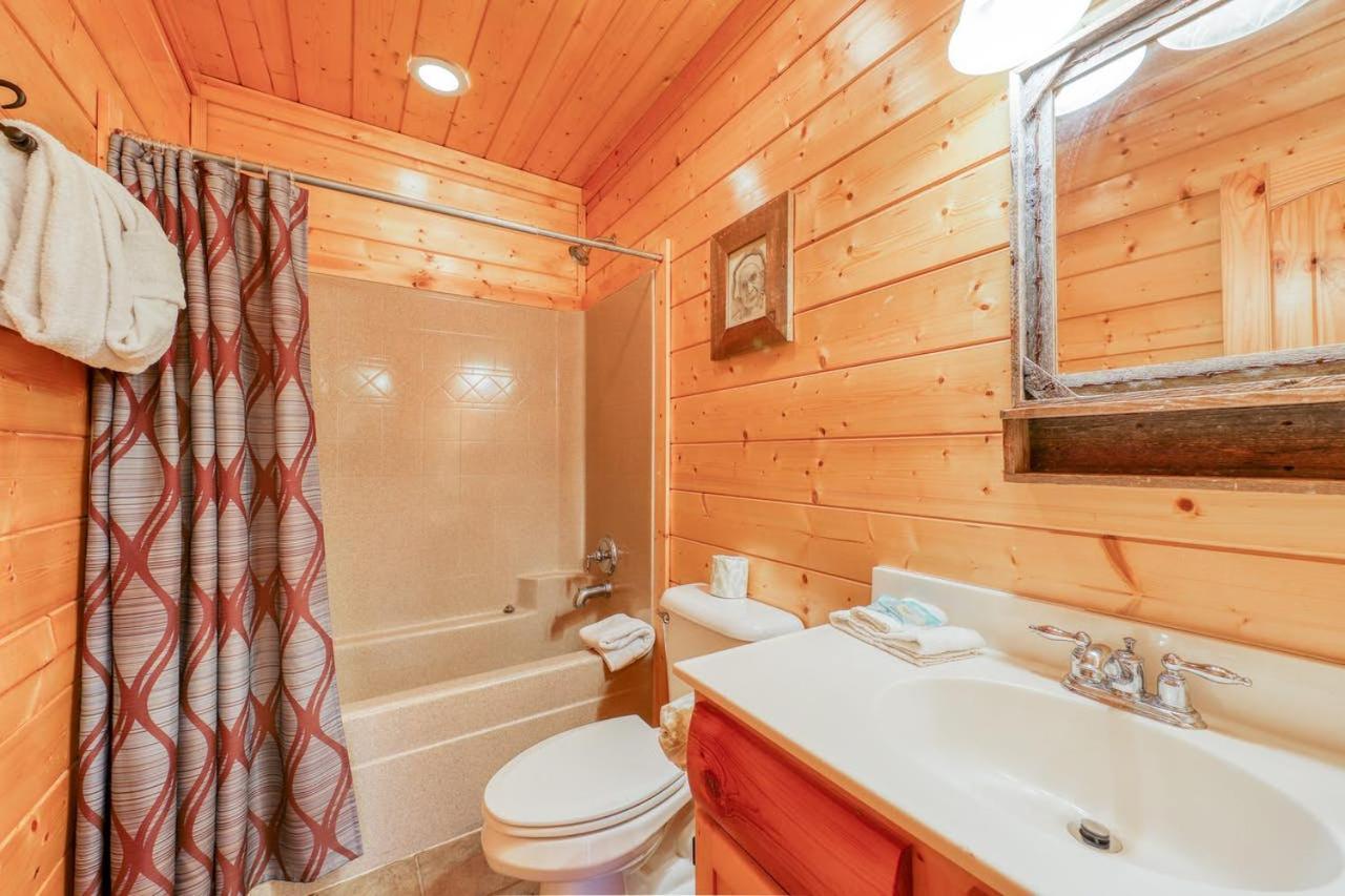 Black Bear Ridge Resort: Valhalla Manor by DC photo 7