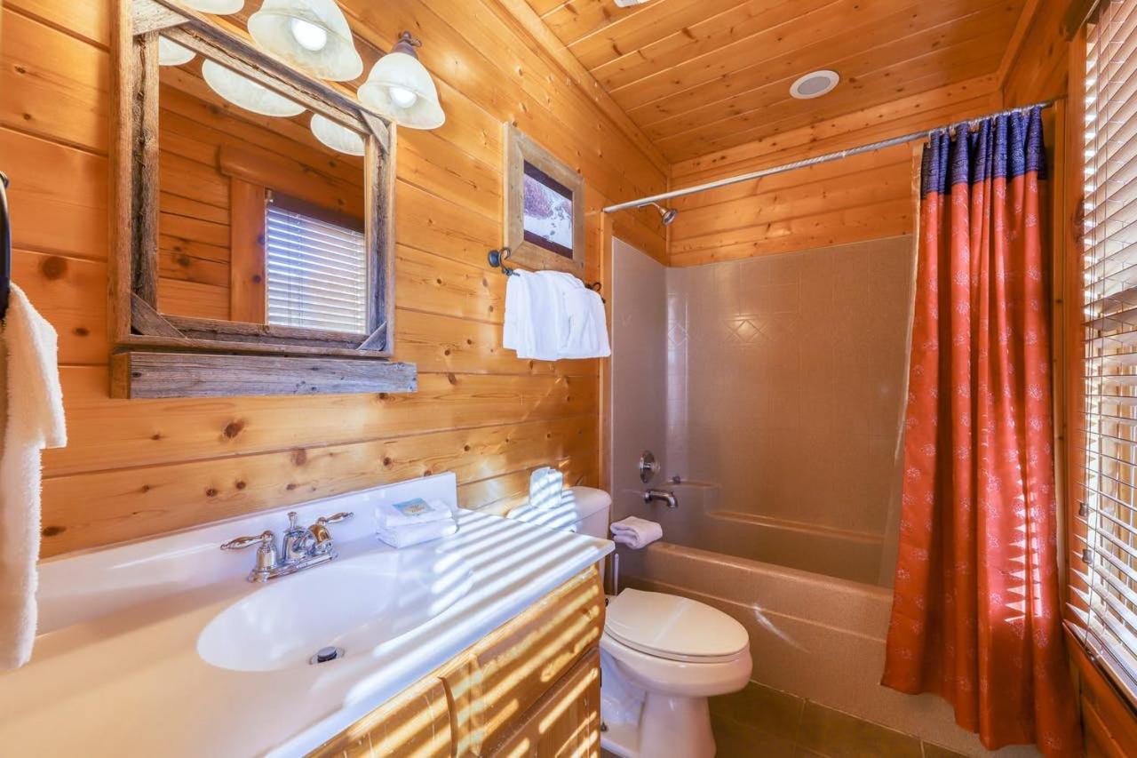 Black Bear Ridge Resort: Valhalla Manor by DC photo 9