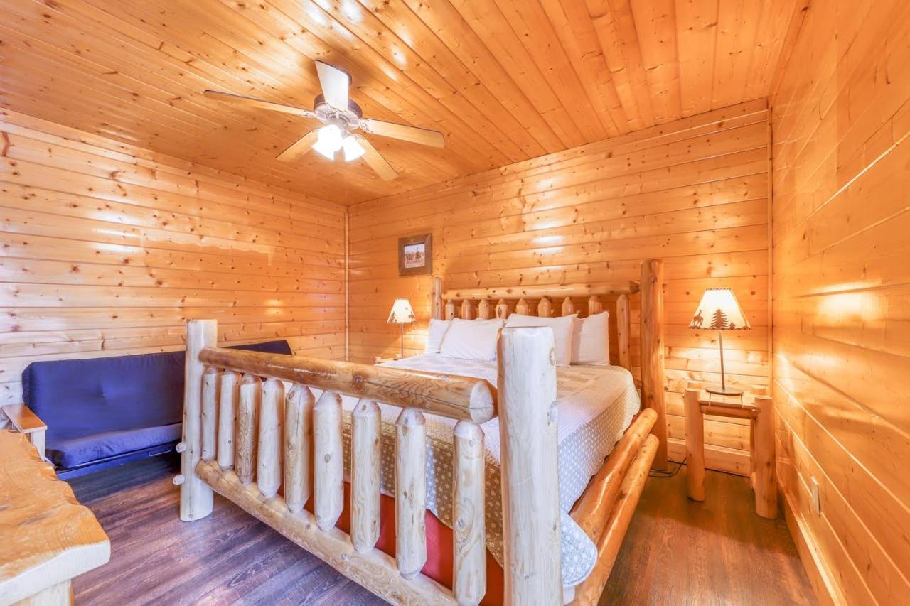 Black Bear Ridge Resort: Valhalla Manor by DC photo 11