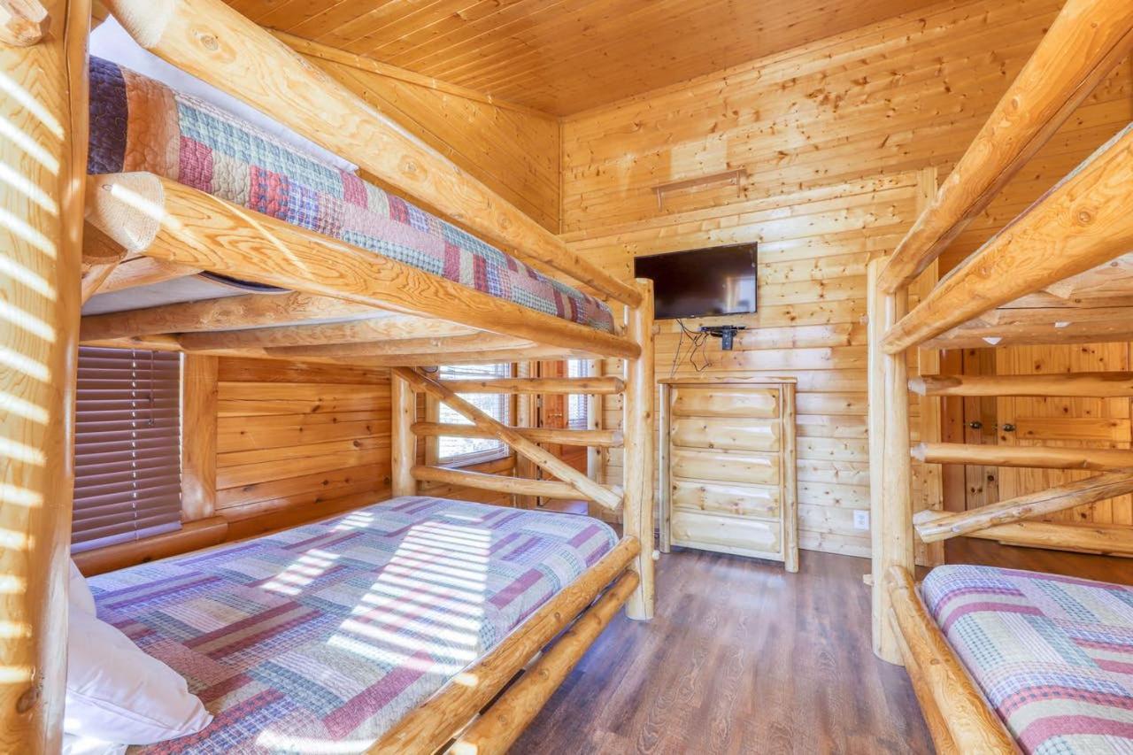 Black Bear Ridge Resort: Valhalla Manor by DC photo 12