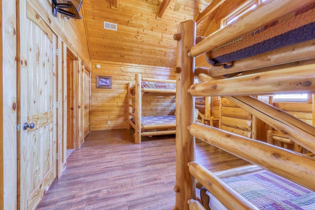 Black Bear Ridge Resort: Valhalla Manor by DC photo 13