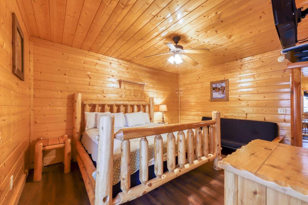 Black Bear Ridge Resort: Valhalla Manor by DC photo 17