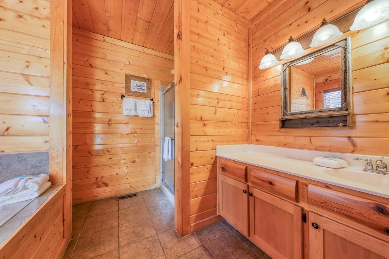 Black Bear Ridge Resort: Valhalla Manor by DC photo 23