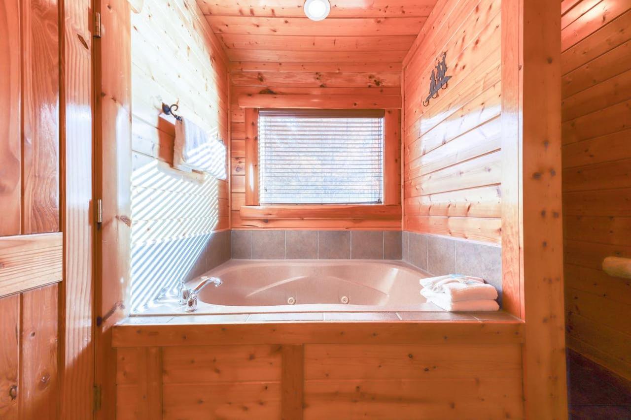 Black Bear Ridge Resort: Valhalla Manor by DC photo 26