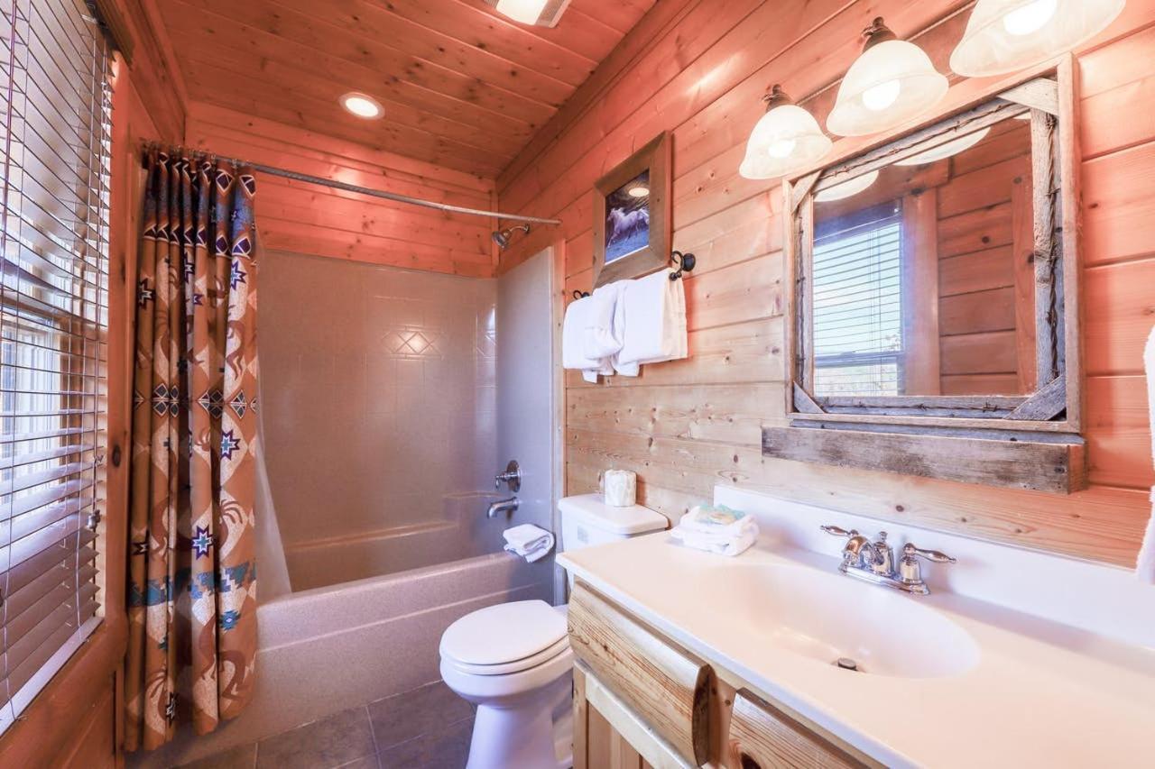 Black Bear Ridge Resort: Valhalla Manor by DC photo 36