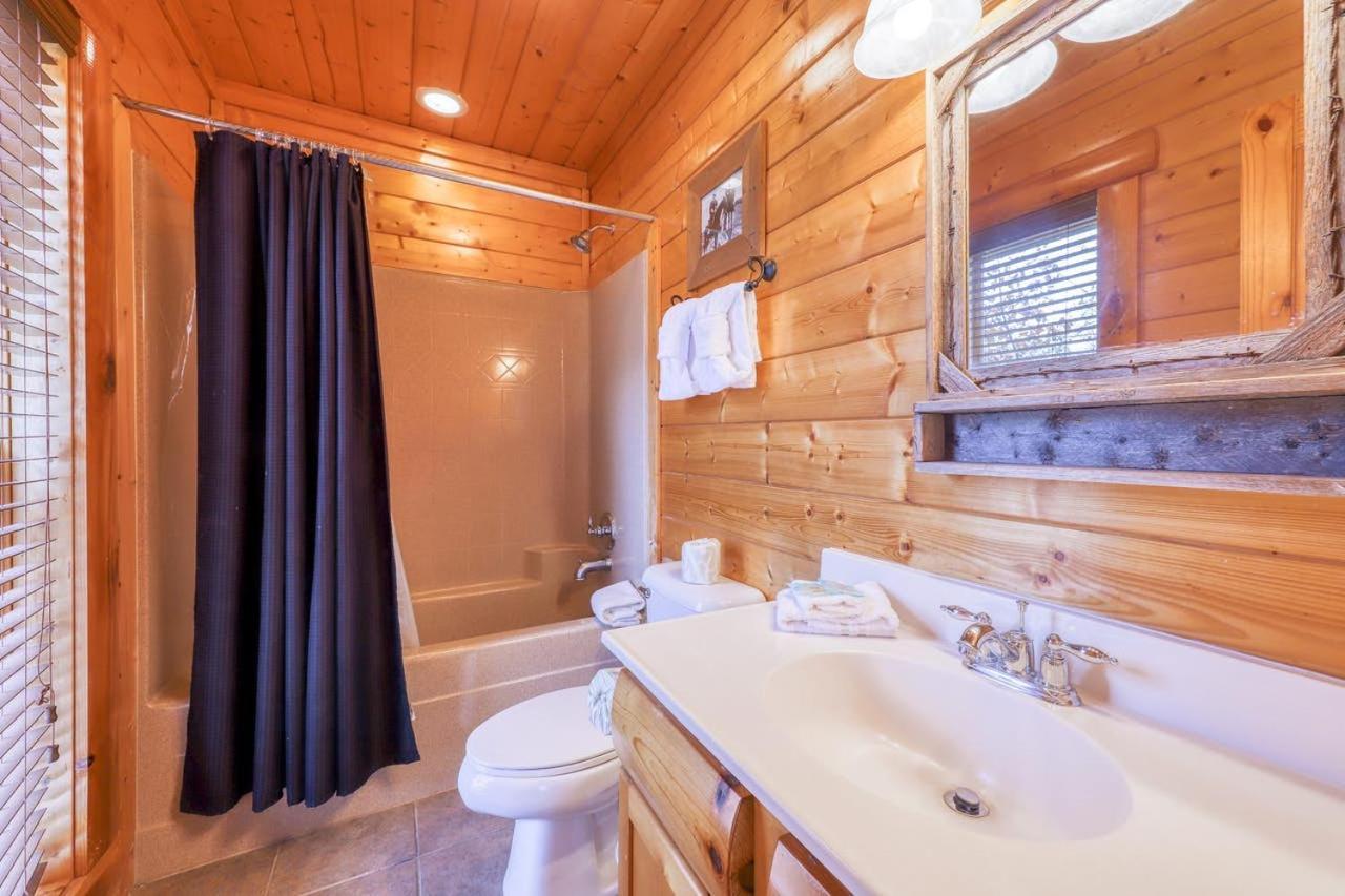 Black Bear Ridge Resort: Valhalla Manor by DC photo 57