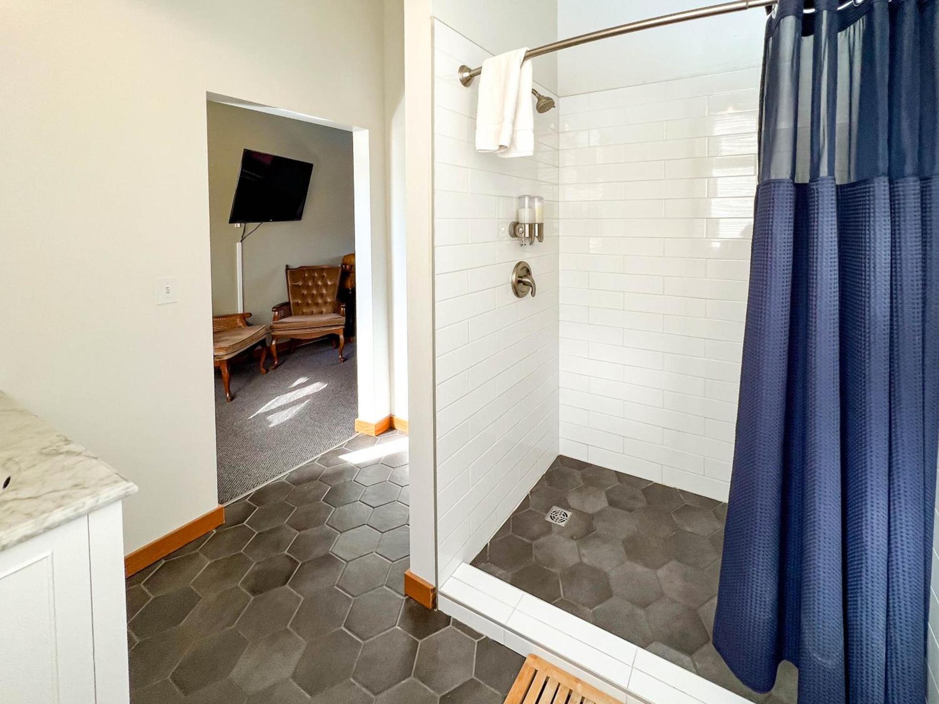 Endion Inn photo 40