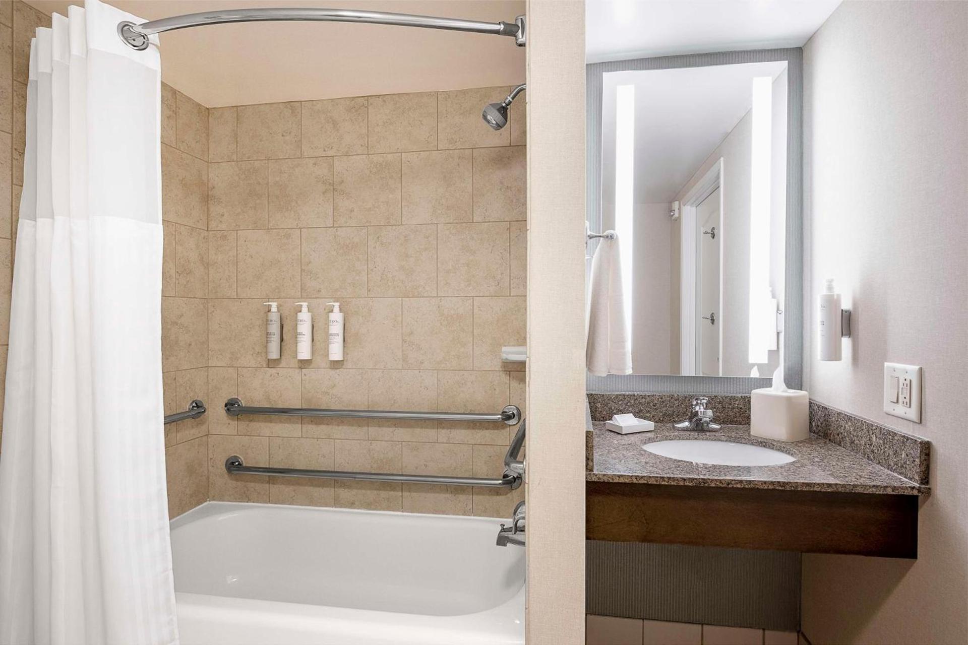 Hilton Garden Inn Cleveland Downtown photo 18