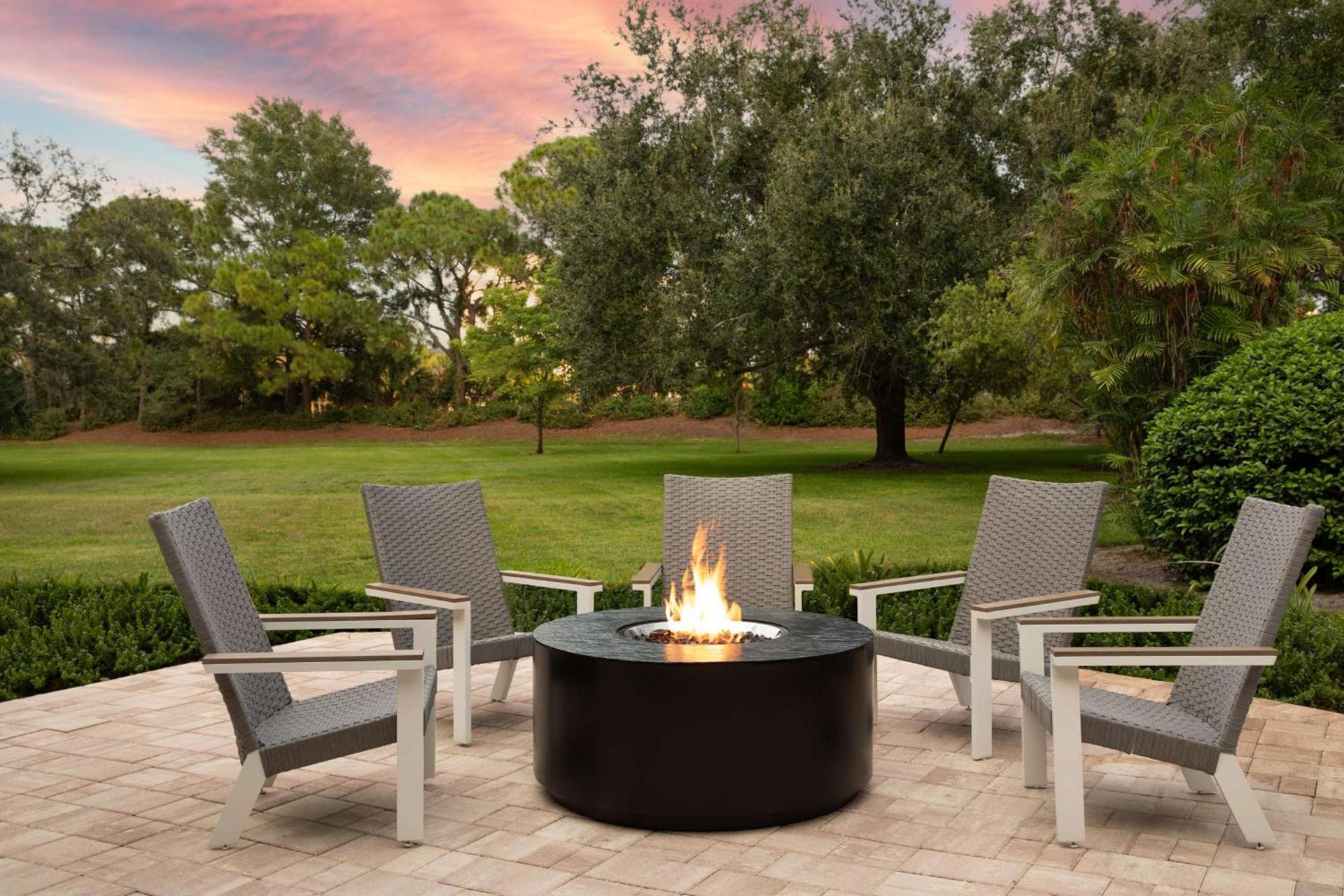 DoubleTree Suites by Hilton Orlando at Disney Springs photo 2