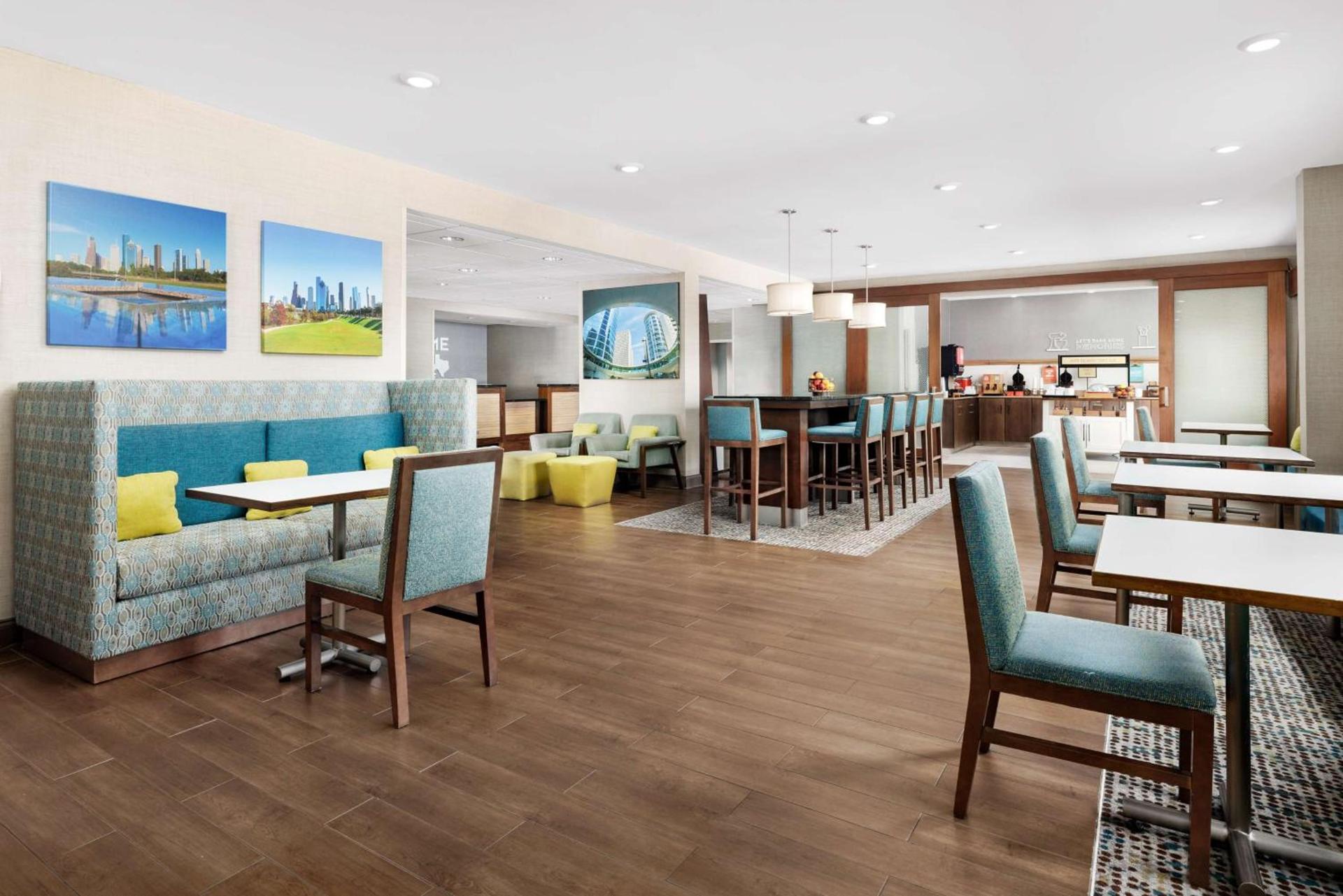 Hampton Inn Houston Hobby Airport photo 11