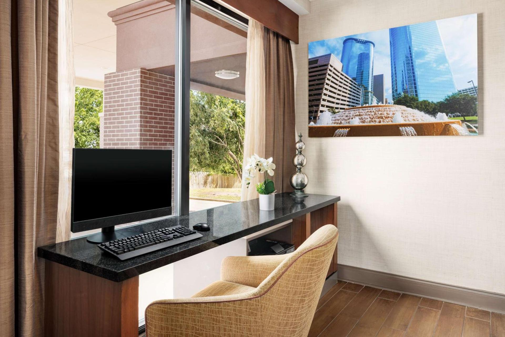 Hampton Inn Houston Hobby Airport photo 41