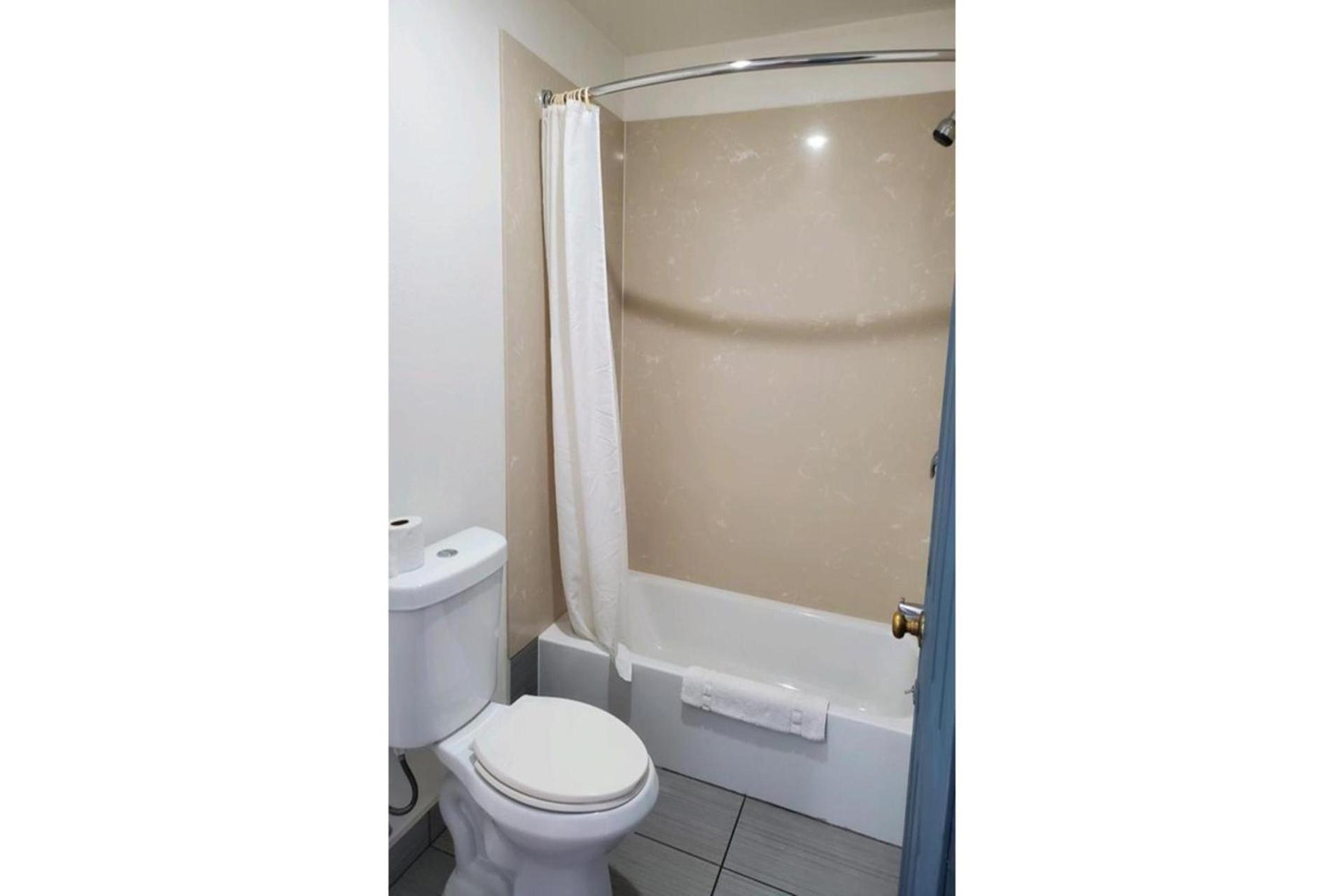 Premier Inn & Suites -Listing Partner photo 9