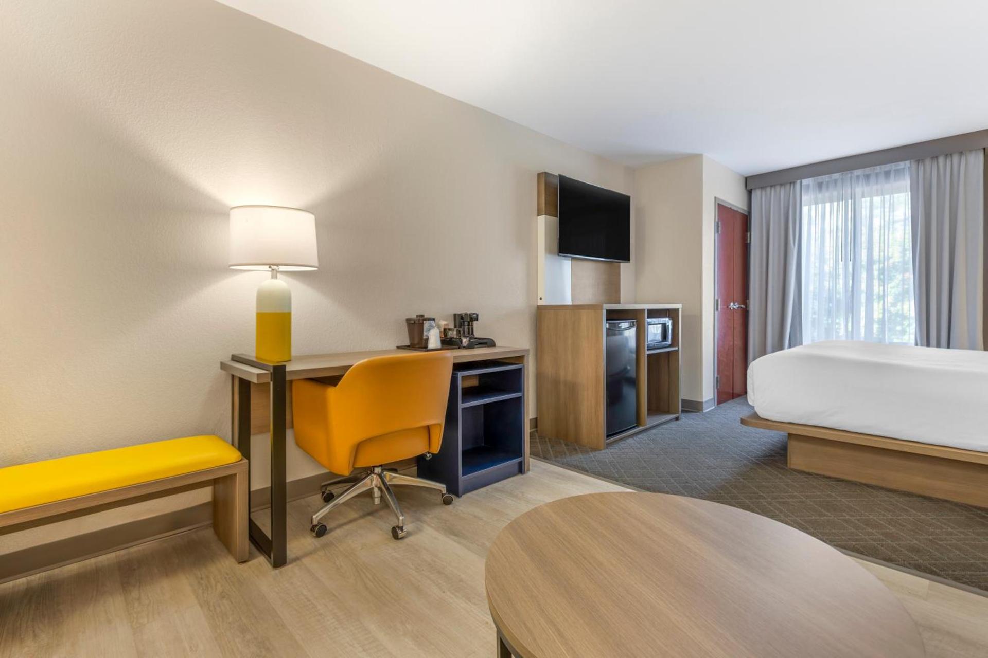 Comfort Suites Columbia Northeast - Fort Jackson photo 51