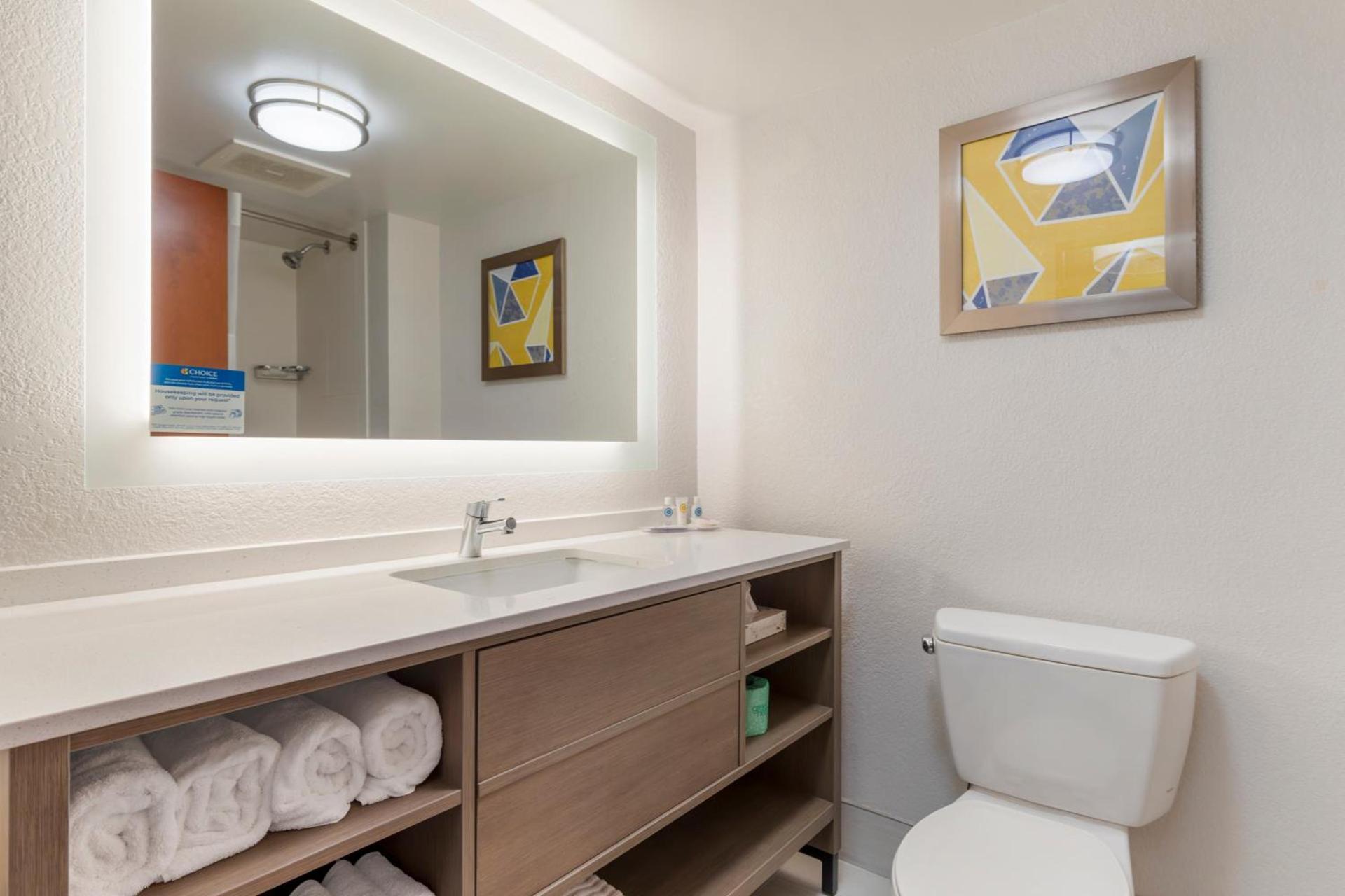 Comfort Suites Columbia Northeast - Fort Jackson photo 50