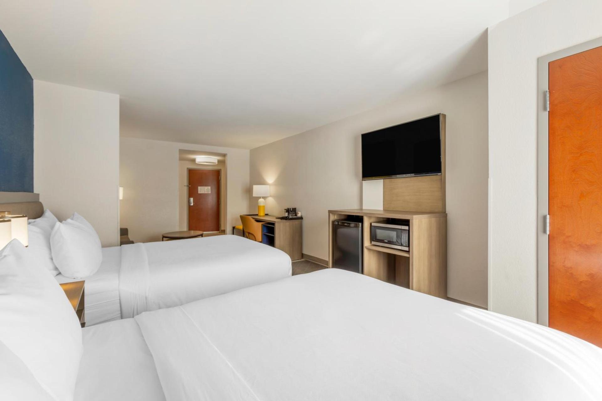 Comfort Suites Columbia Northeast - Fort Jackson photo 53