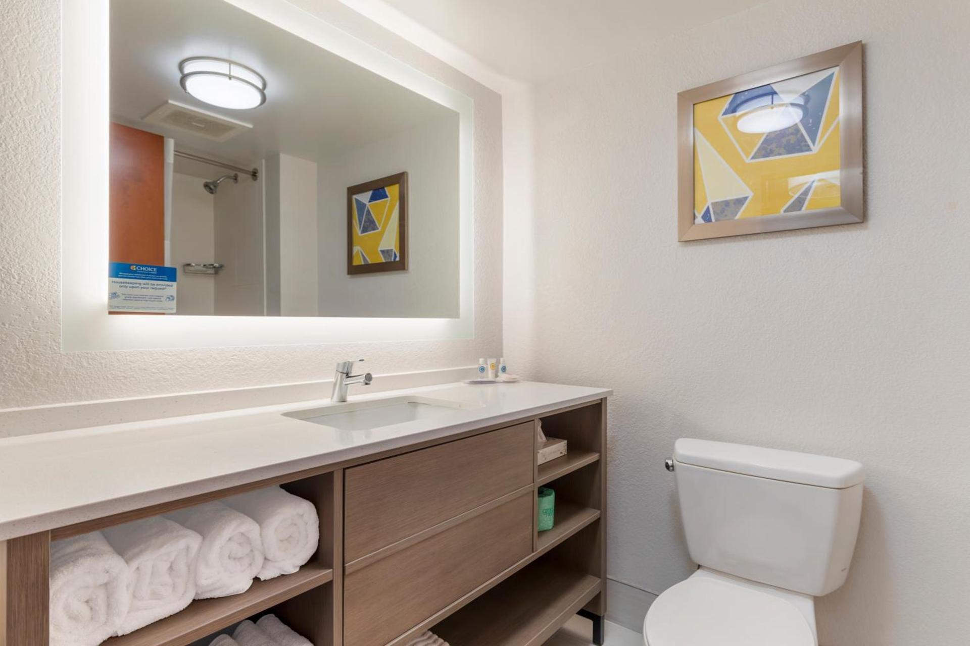Comfort Suites Columbia Northeast - Fort Jackson photo 54