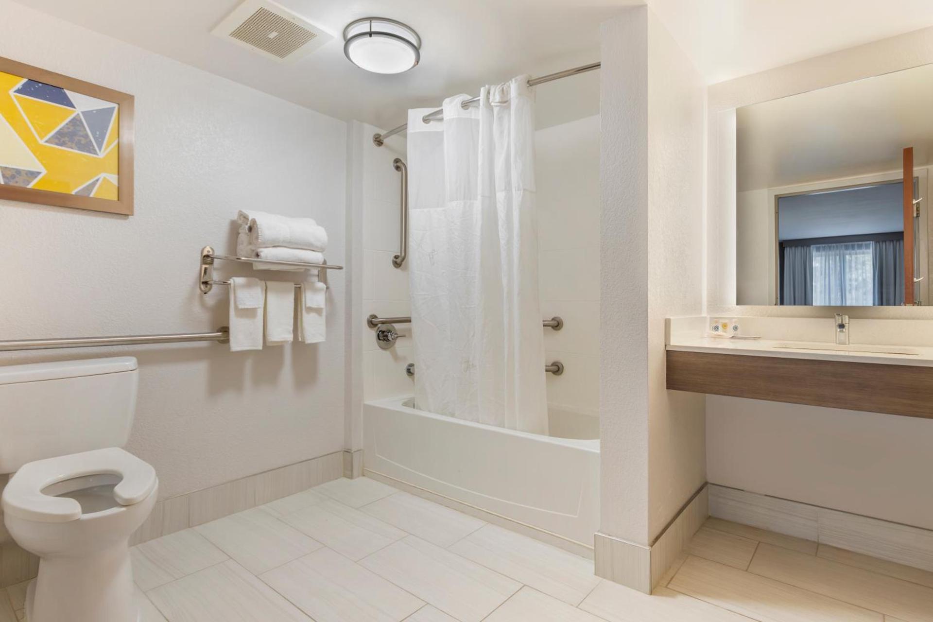 Comfort Suites Columbia Northeast - Fort Jackson photo 57
