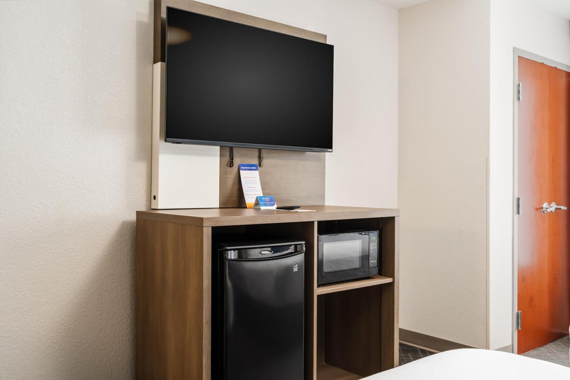 Comfort Suites Columbia Northeast - Fort Jackson photo 59