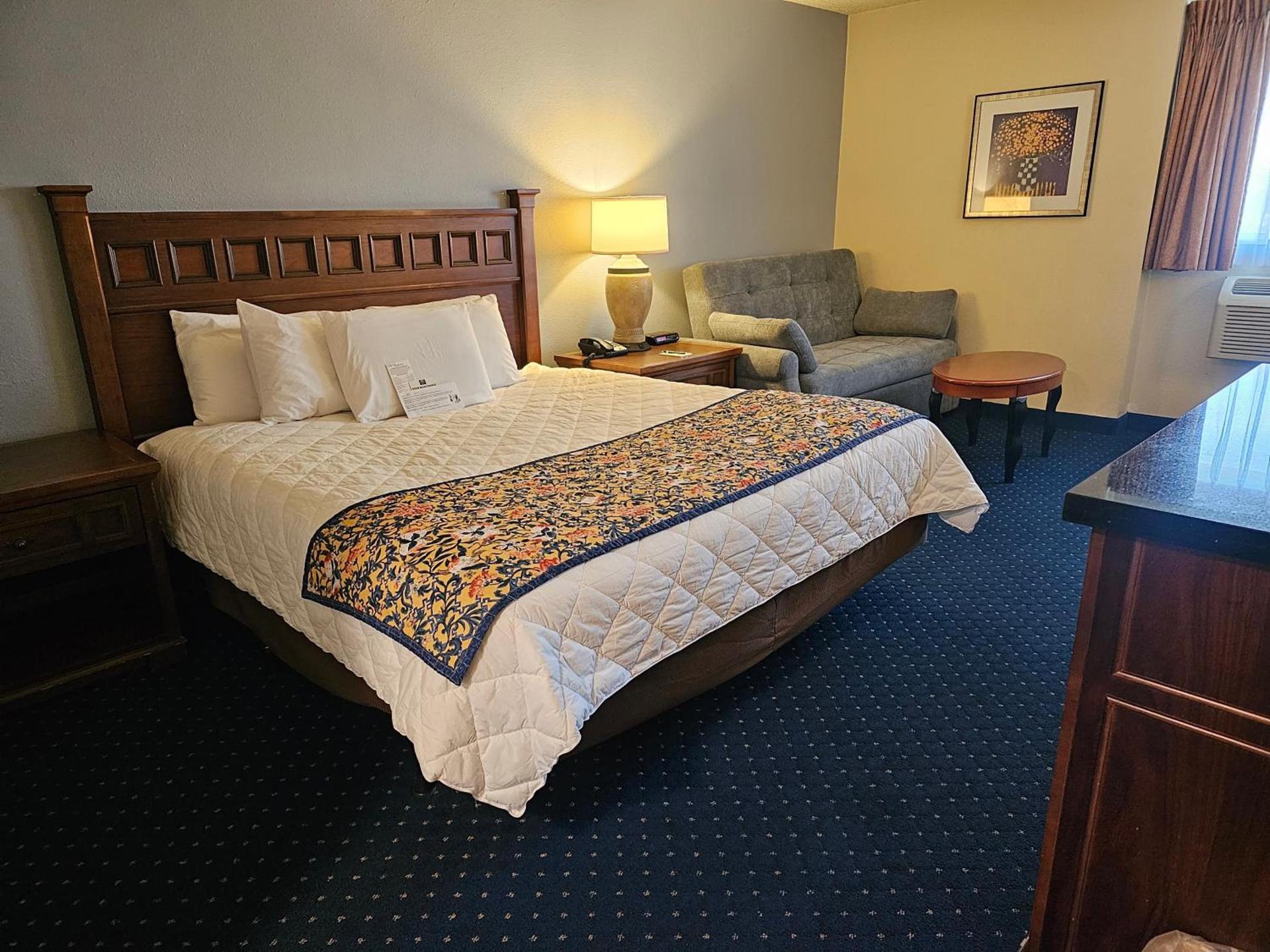 Broadway Inn Conference Center photo 2