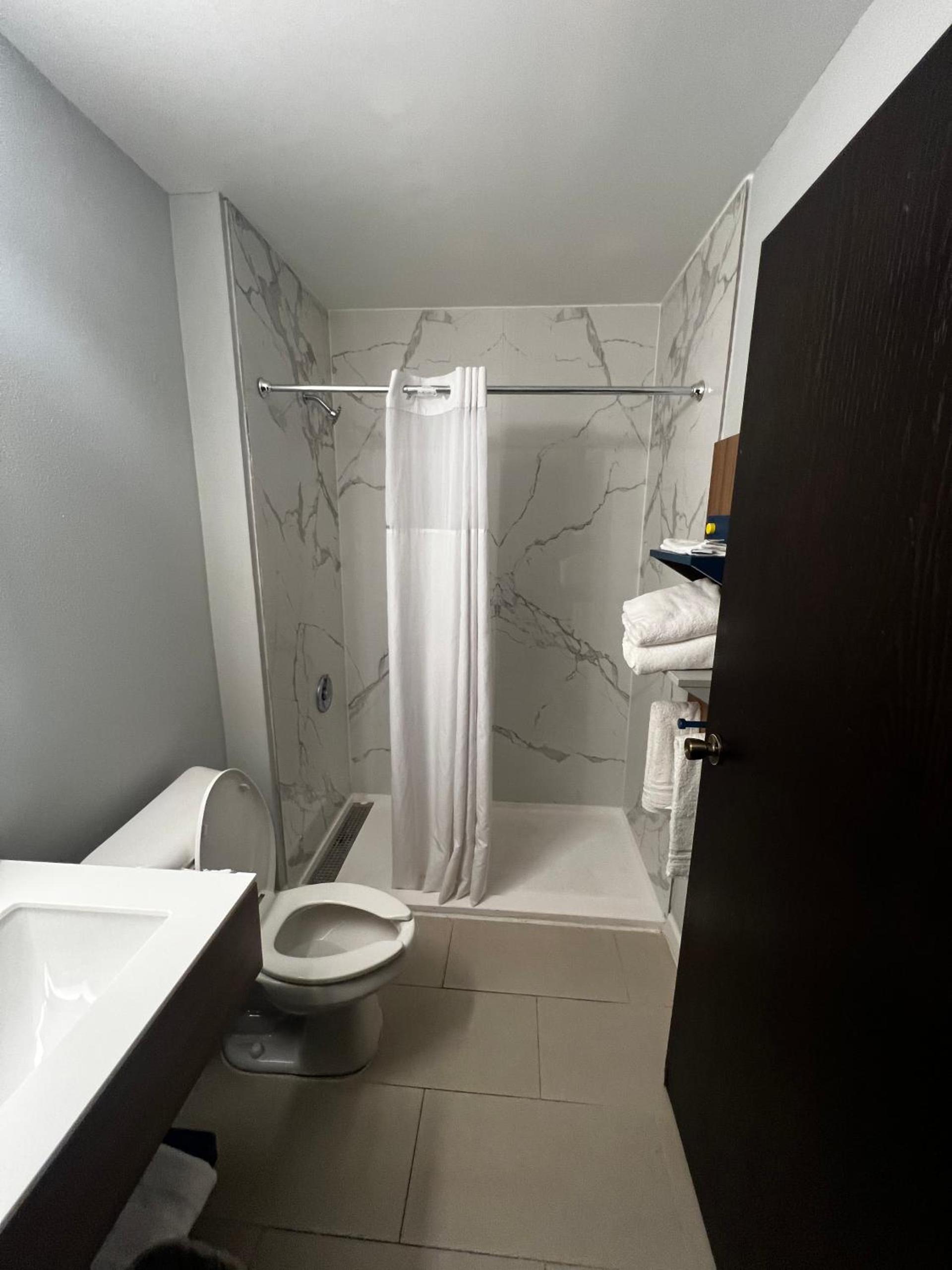 Microtel Inn by Wyndham Atlanta Airport photo 37