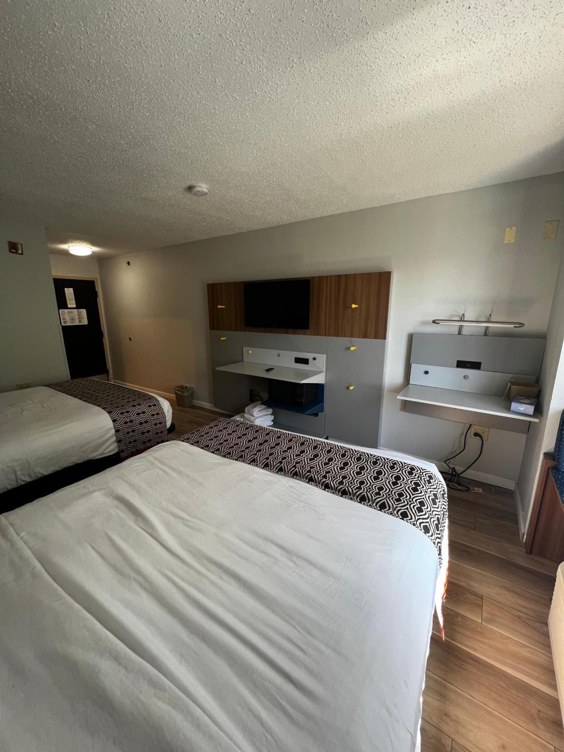 Microtel Inn by Wyndham Atlanta Airport photo 23
