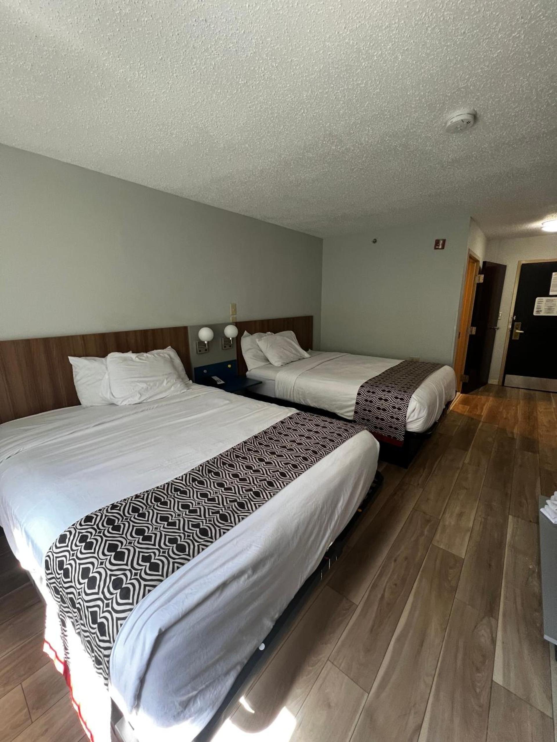Microtel Inn by Wyndham Atlanta Airport photo 19