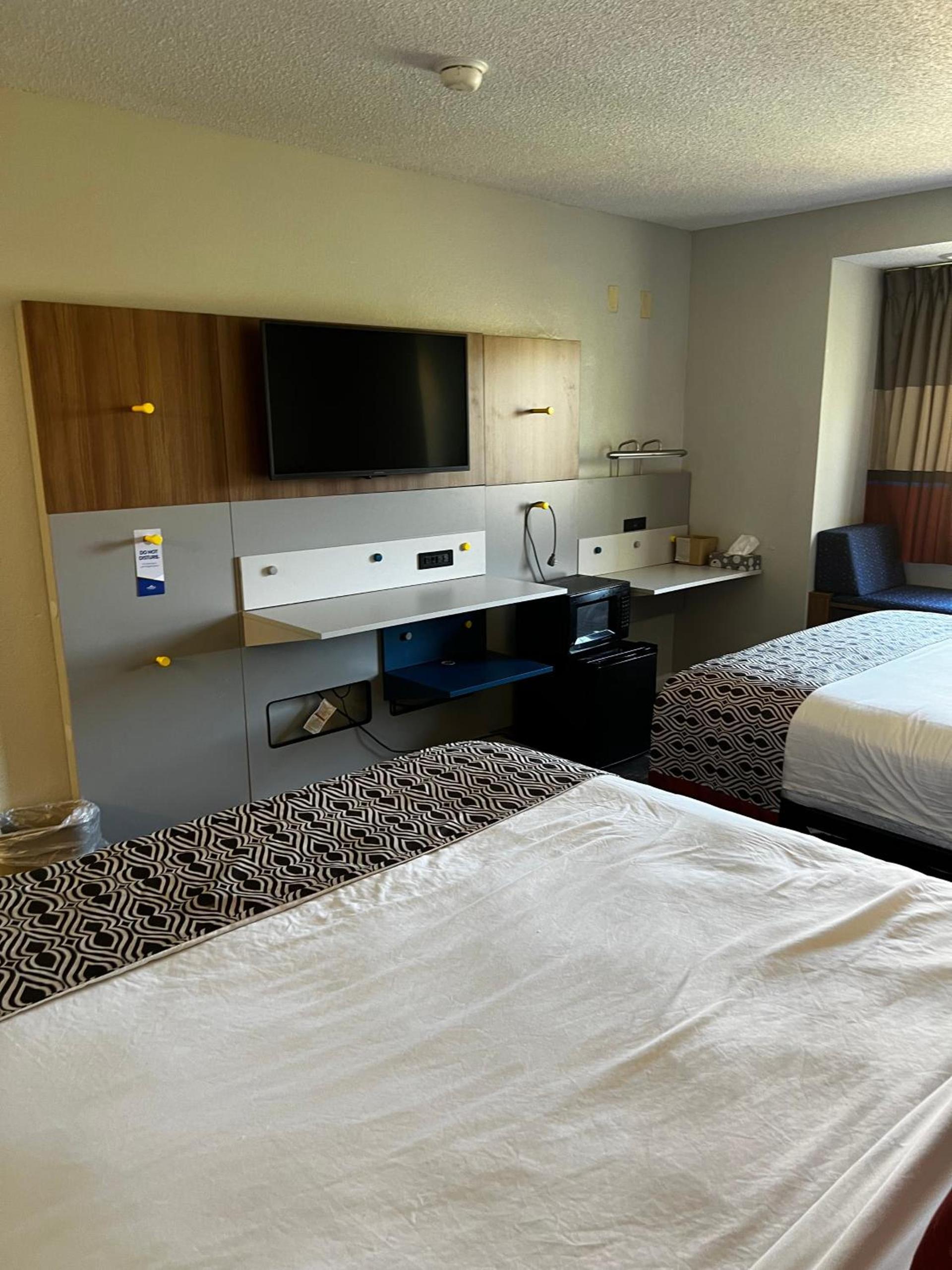 Microtel Inn by Wyndham Atlanta Airport photo 31
