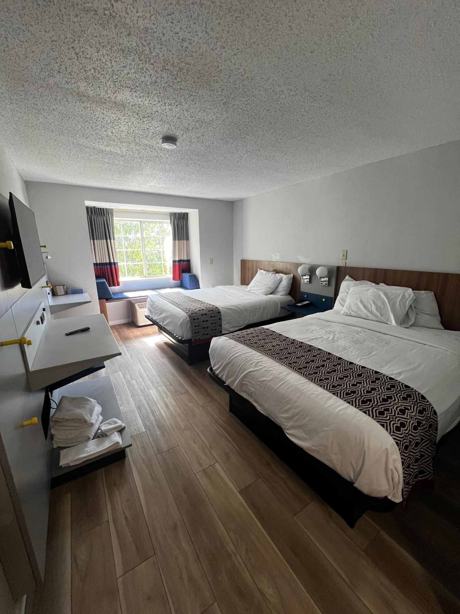 Microtel Inn by Wyndham Atlanta Airport photo 32