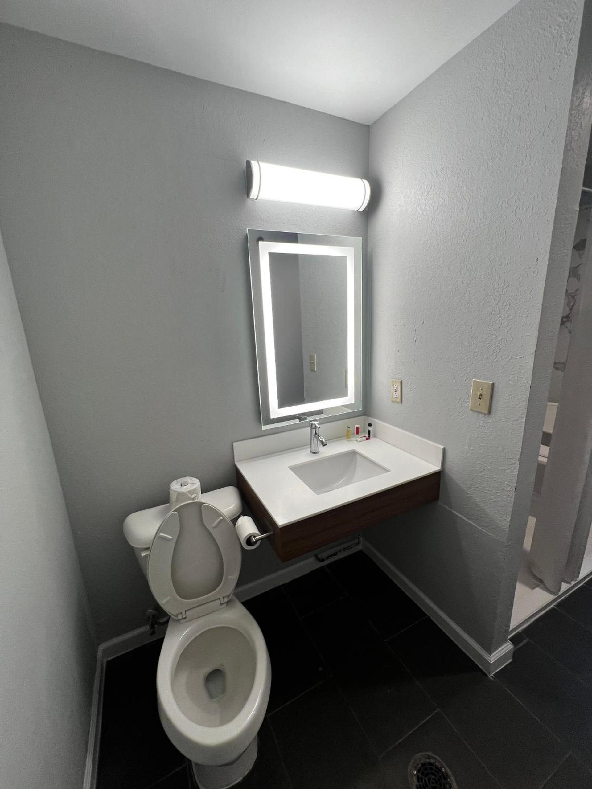 Microtel Inn by Wyndham Atlanta Airport photo 33